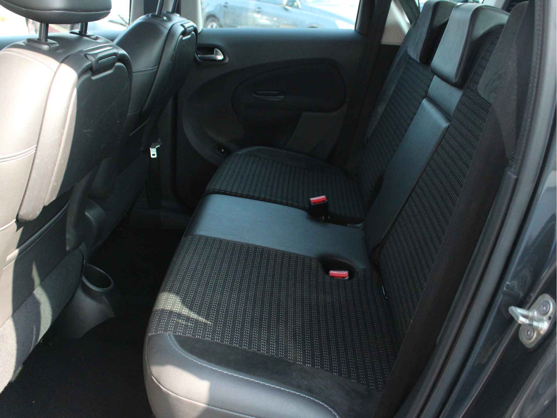 Citroën C3 Picasso 1.2 PureTech Exclusive Trekhaak, Cruise en Climate Control, Parkeersensoren Achter, Bluetooth - 30/32