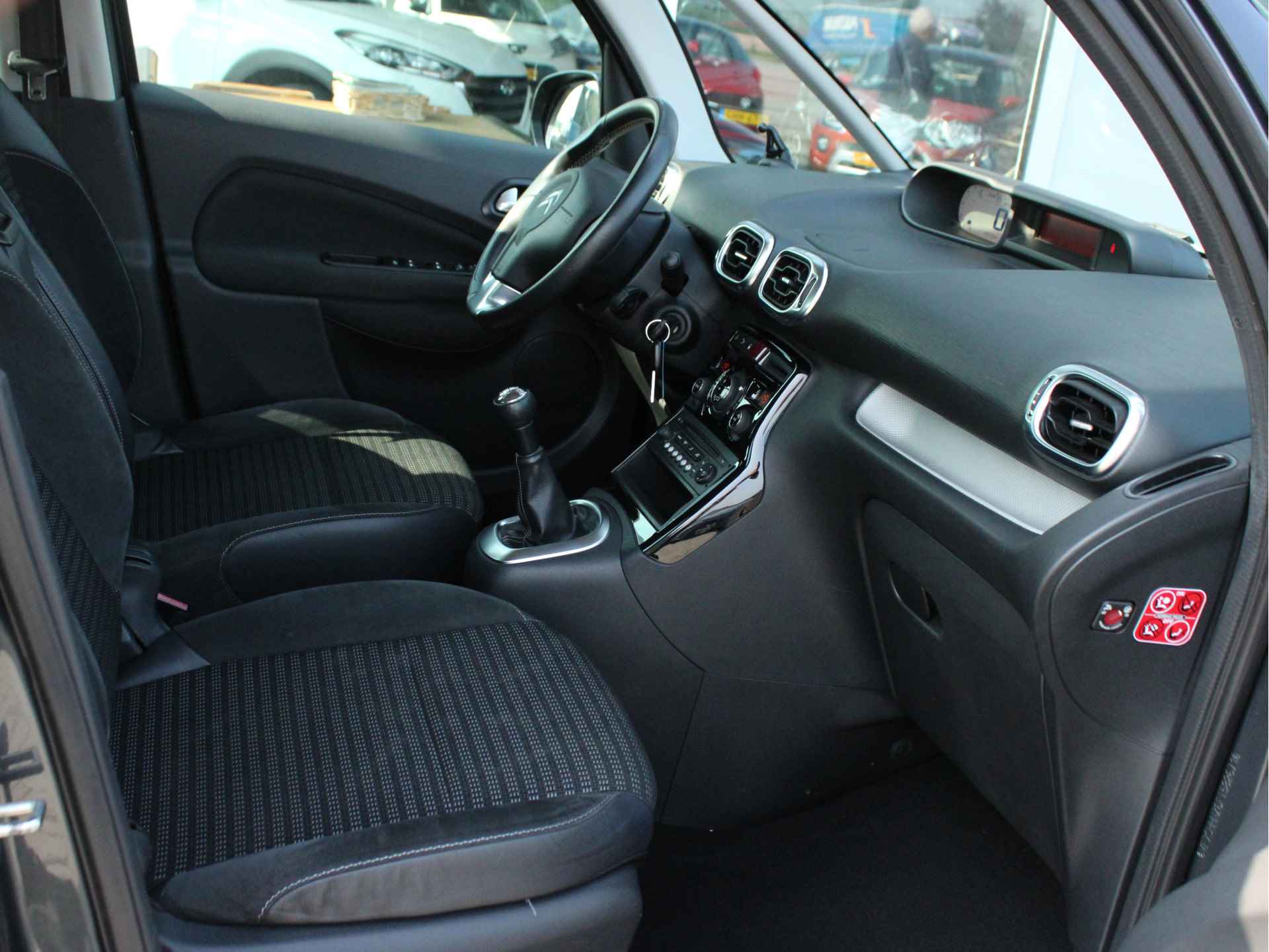 Citroën C3 Picasso 1.2 PureTech Exclusive Trekhaak, Cruise en Climate Control, Parkeersensoren Achter, Bluetooth - 32/32