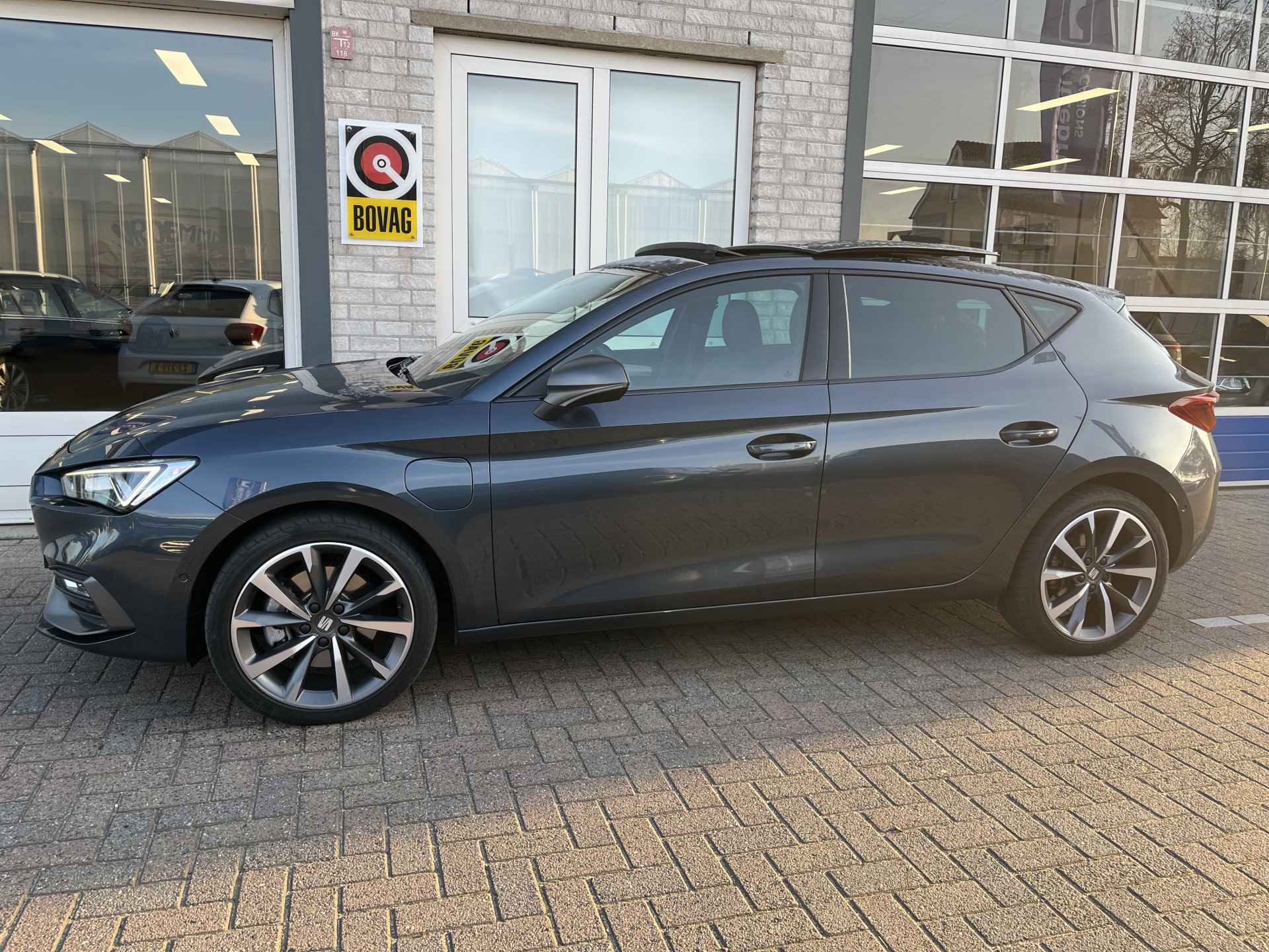 SEAT Leon 1.4 TSI eHybrid PHEV FR / AUTOMAAT/ DIGITAL DASH/ PANO/ KEYLESS/ ACC/ NAVI/ FULL LINK/ PARK. SENSOREN + CAMERA/ DAB/ CLIMA/ STOELVERWARMING - 2/33