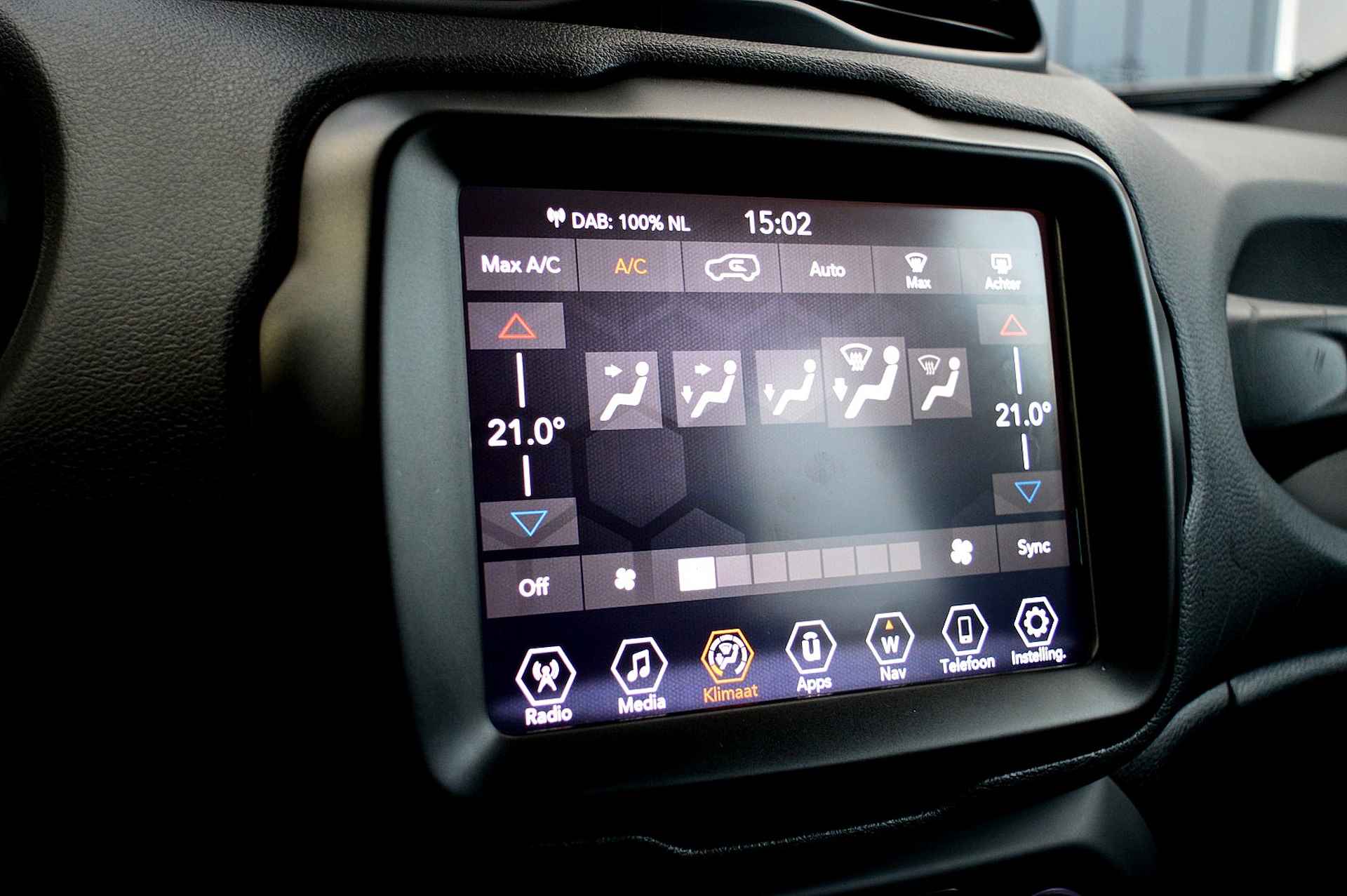 Jeep Renegade 1.0T Longitude Rijklaarprijs-Garantie Navigatie Led Massagestoel Airco Apple Carplay/Android Auto - 19/30