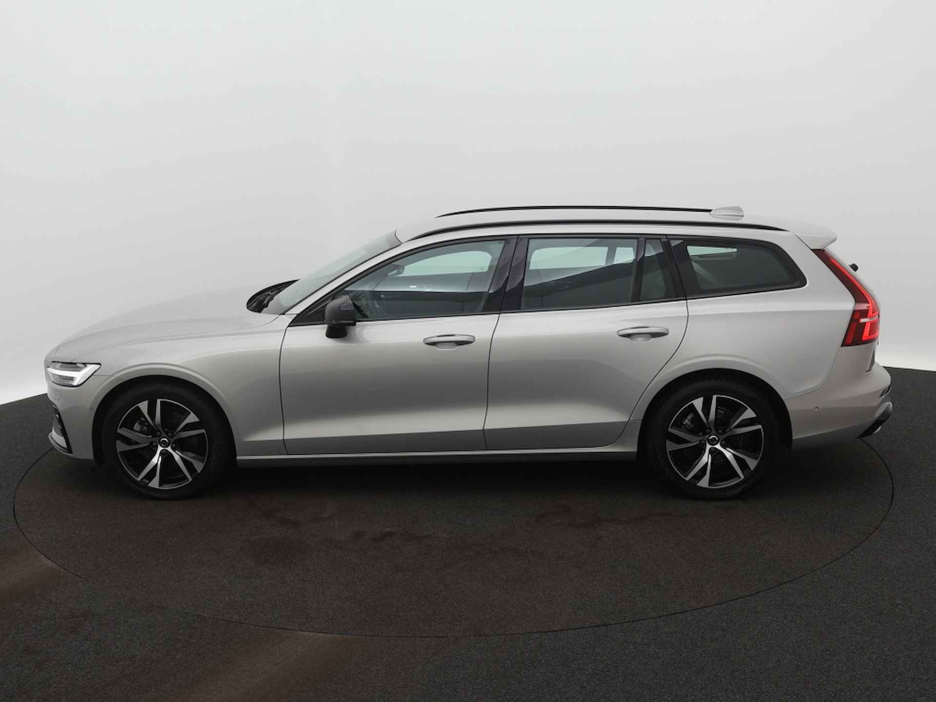 Volvo V60 2.0 B3 Plus Dark - 2/33