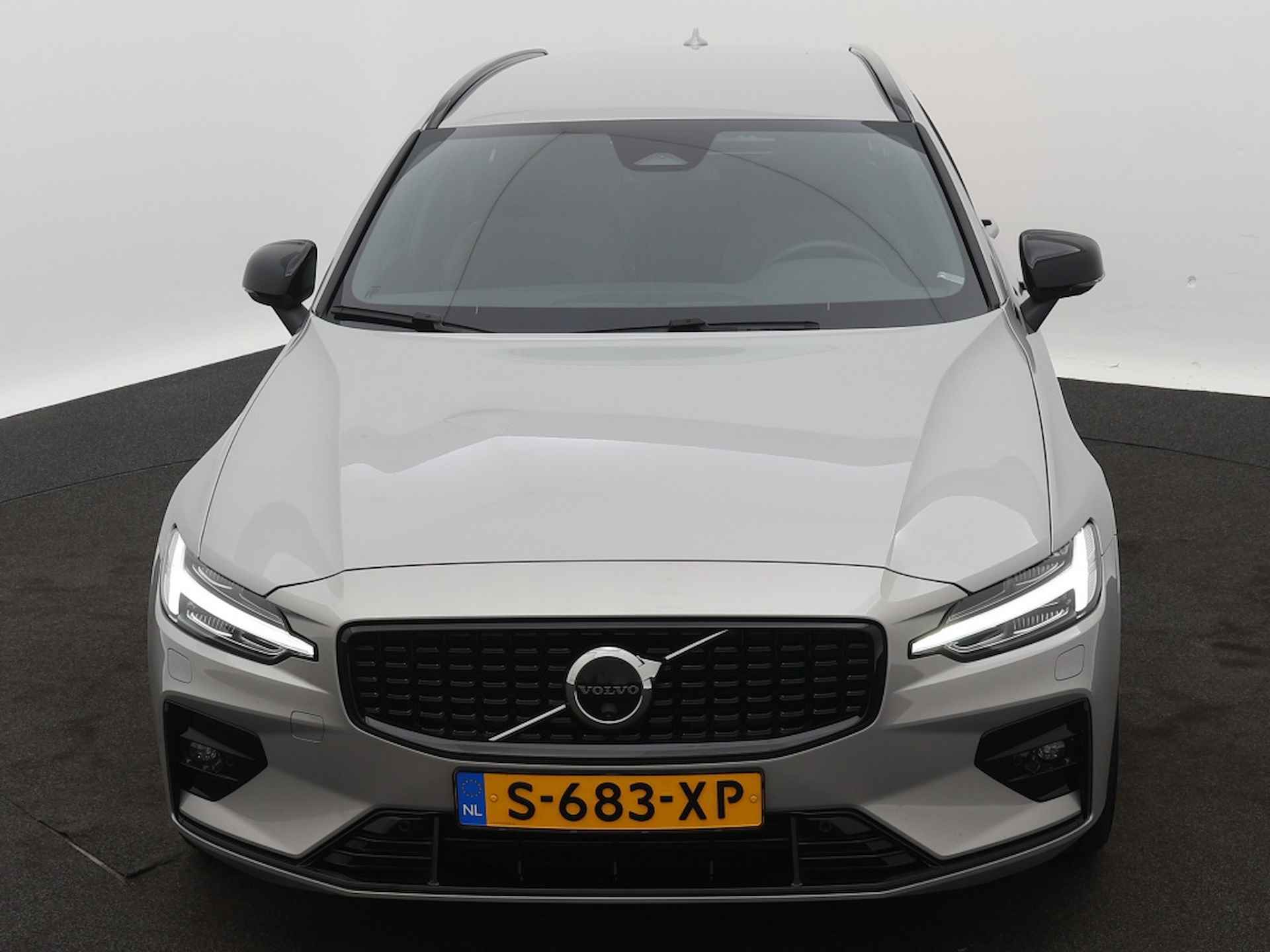 Volvo V60 2.0 B3 Plus Dark - 8/33