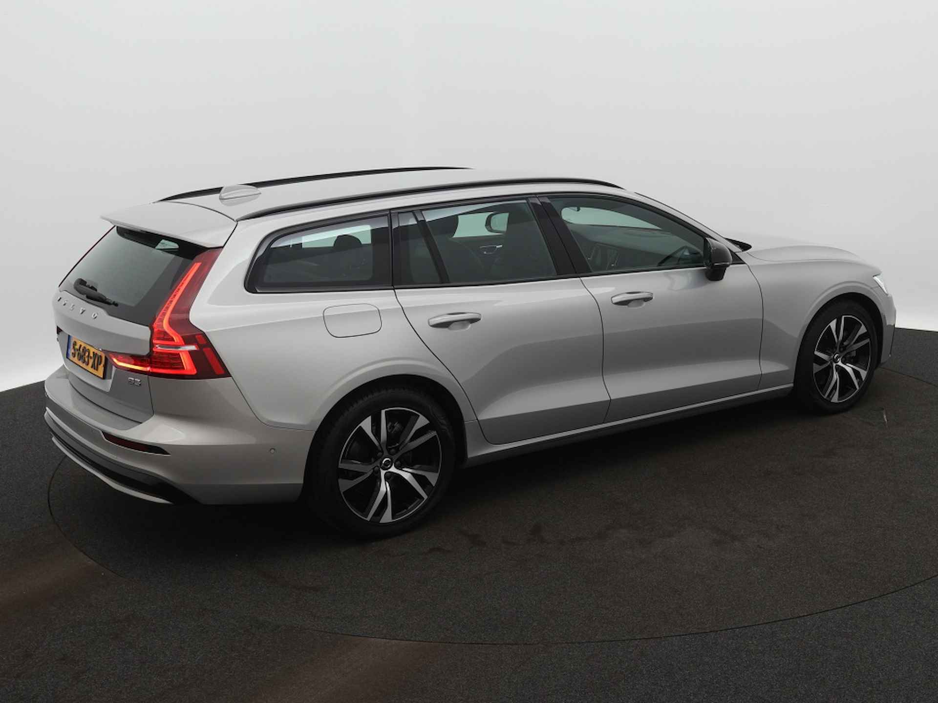 Volvo V60 2.0 B3 Plus Dark - 10/33