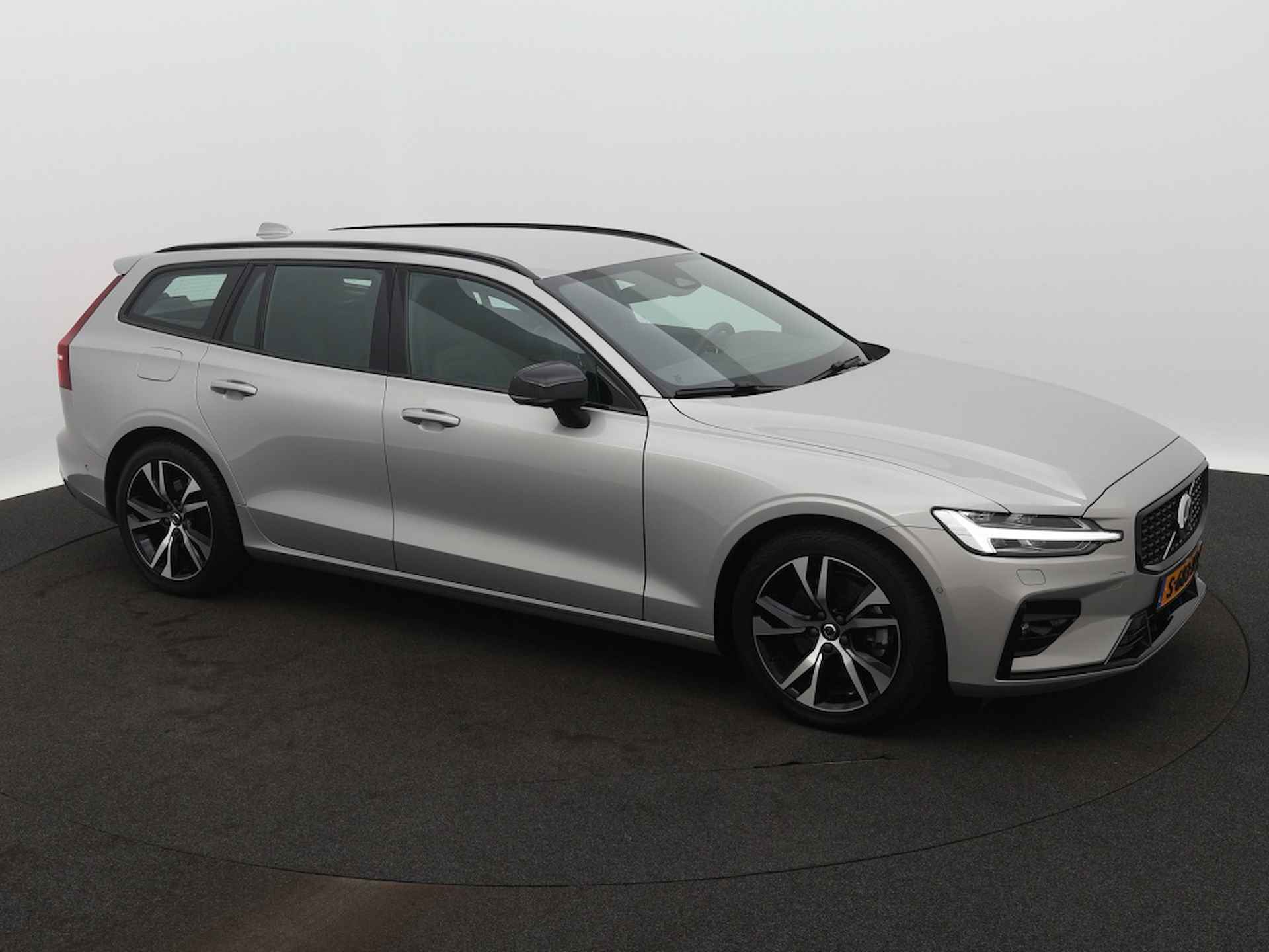 Volvo V60 2.0 B3 Plus Dark - 11/33