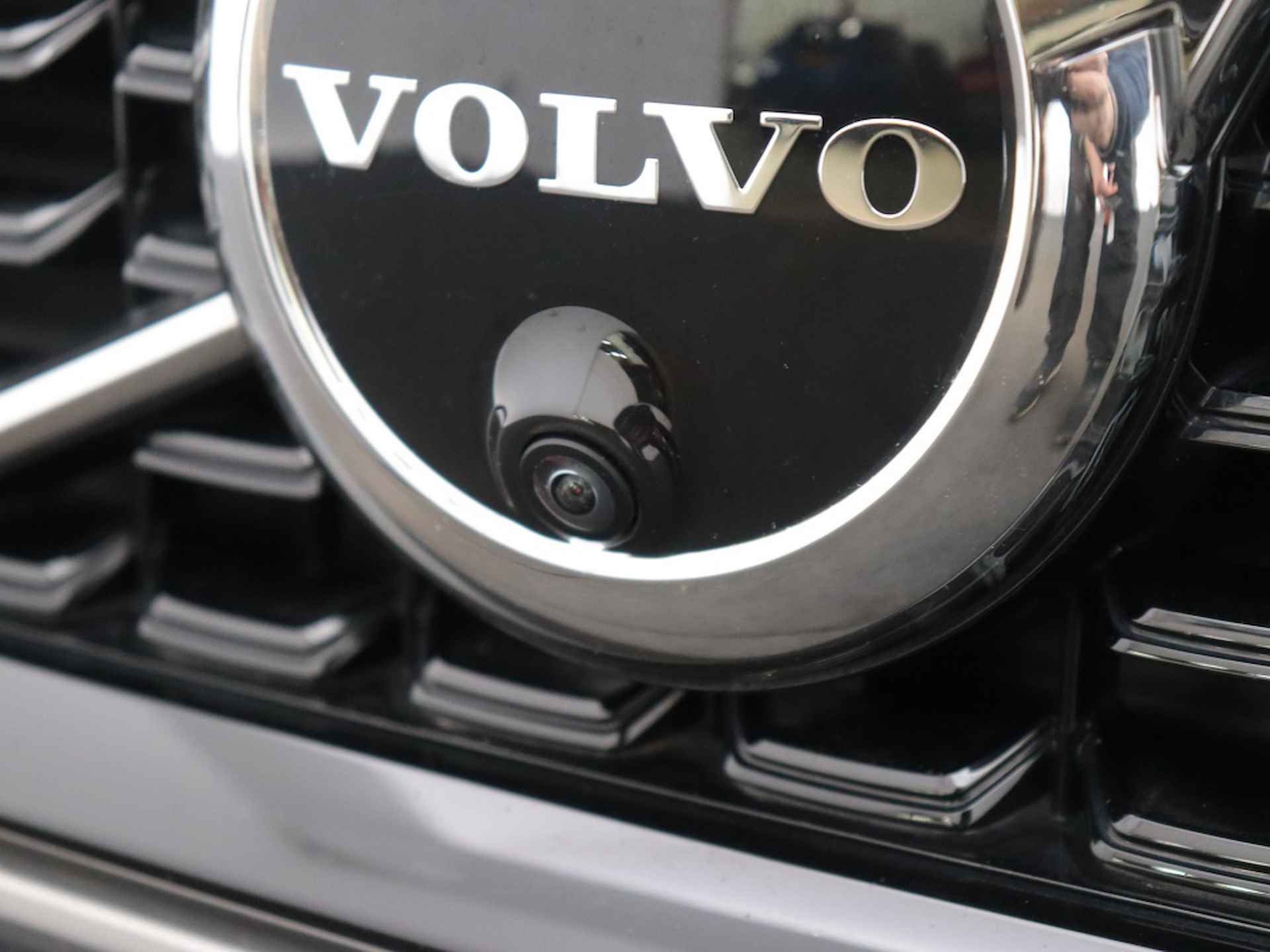 Volvo V60 2.0 B3 Plus Dark - 30/33