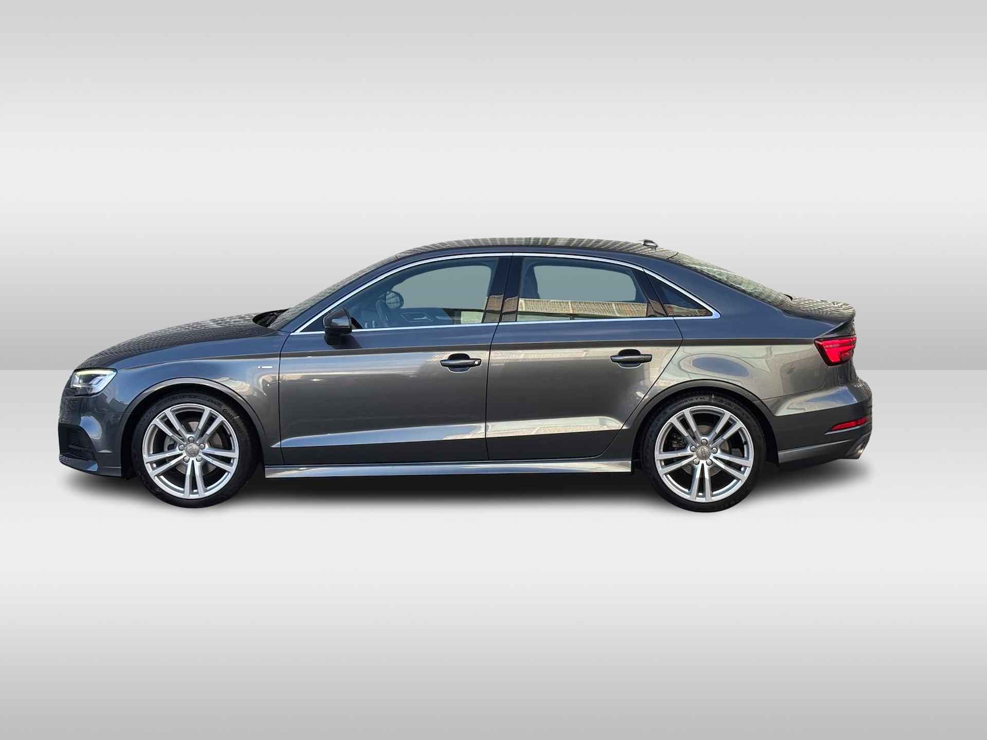 Audi A3 Limousine 1.5 TFSI CoD Sport S Line Edition / Half-Lederen Bekleding / LED / S-Line Exterieur / Sportstoelen - 5/30