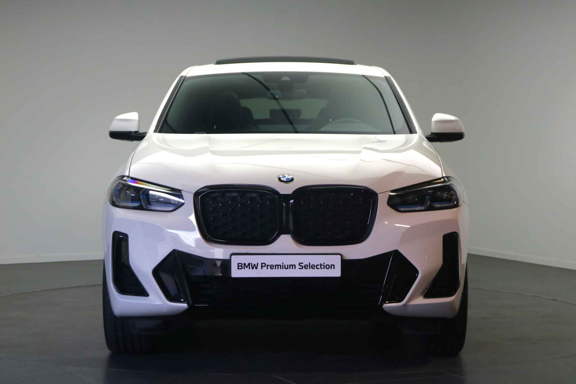 BMW X4 xDrive30i High Executive M Sport Automaat / Panoramadak / Sportstoelen / Stoelverwarming / Laserlight / Parking Assistant / Live Cockpit Professional / M Sportonderstel - 6/28