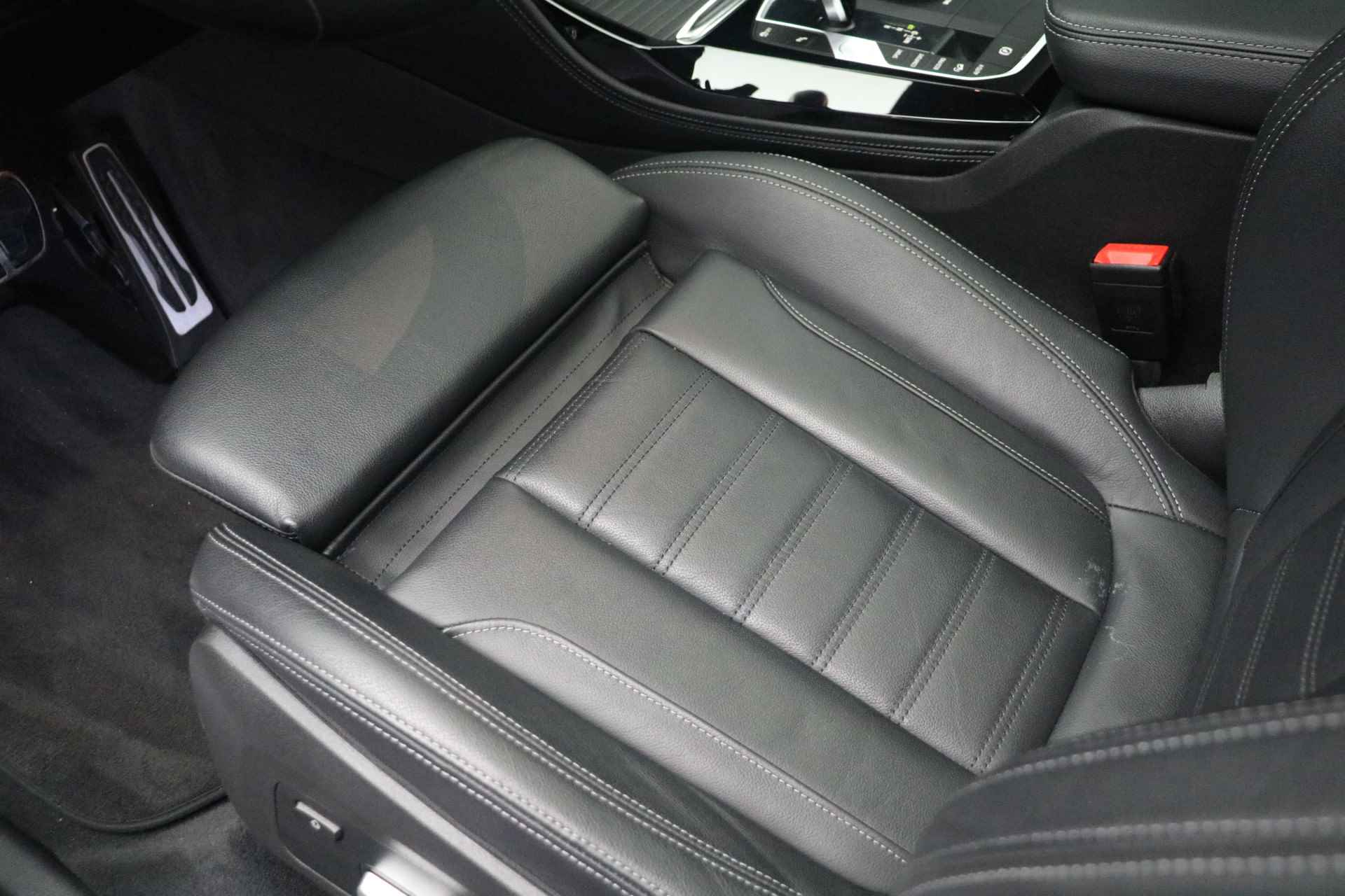 BMW X4 xDrive30i High Executive M Sport Automaat / Panoramadak / Sportstoelen / Stoelverwarming / Laserlight / Parking Assistant / Live Cockpit Professional / M Sportonderstel - 10/28