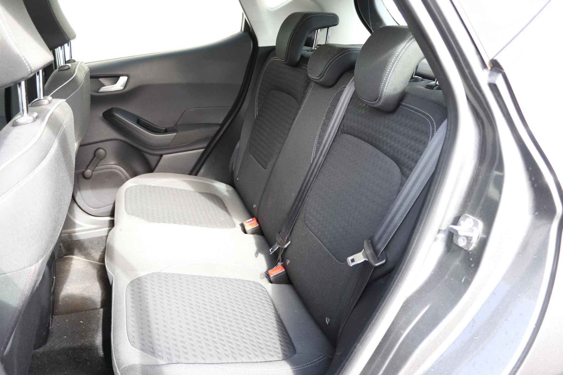 Ford Fiesta 1.0 EcoBoost 100 Titanium | 5-deurs | Navigatie | Apple Carplay | Climate Control | Panoramadak | Camera | Parkeersensoren | LMV 17" | - 15/32