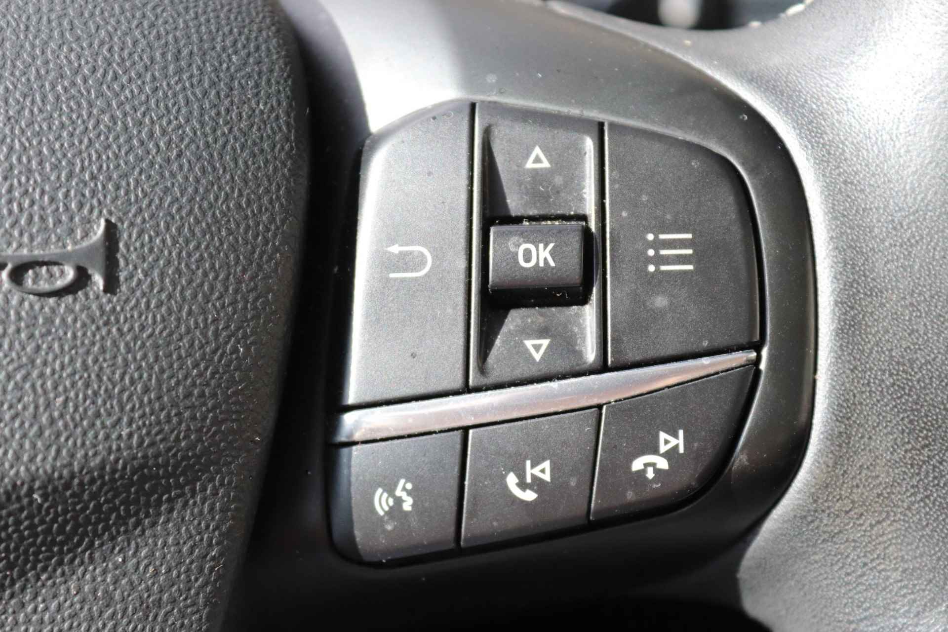 Ford Fiesta 1.0 EcoBoost 100 Titanium | 5-deurs | Navigatie | Apple Carplay | Climate Control | Panoramadak | Camera | Parkeersensoren | LMV 17" | - 23/32