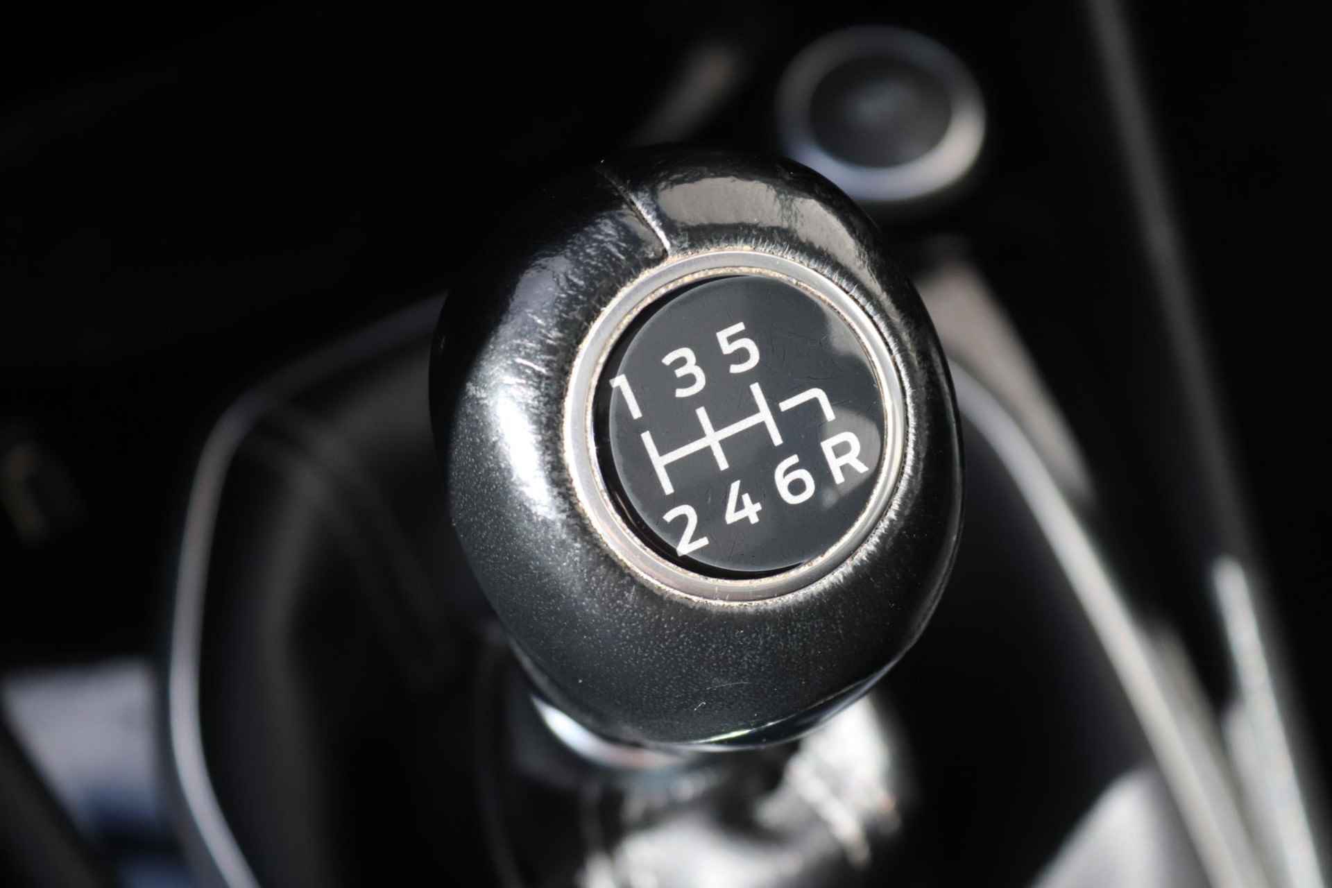 Ford Fiesta 1.0 EcoBoost 100 Titanium | 5-deurs | Navigatie | Apple Carplay | Climate Control | Panoramadak | Camera | Parkeersensoren | LMV 17" | - 27/32
