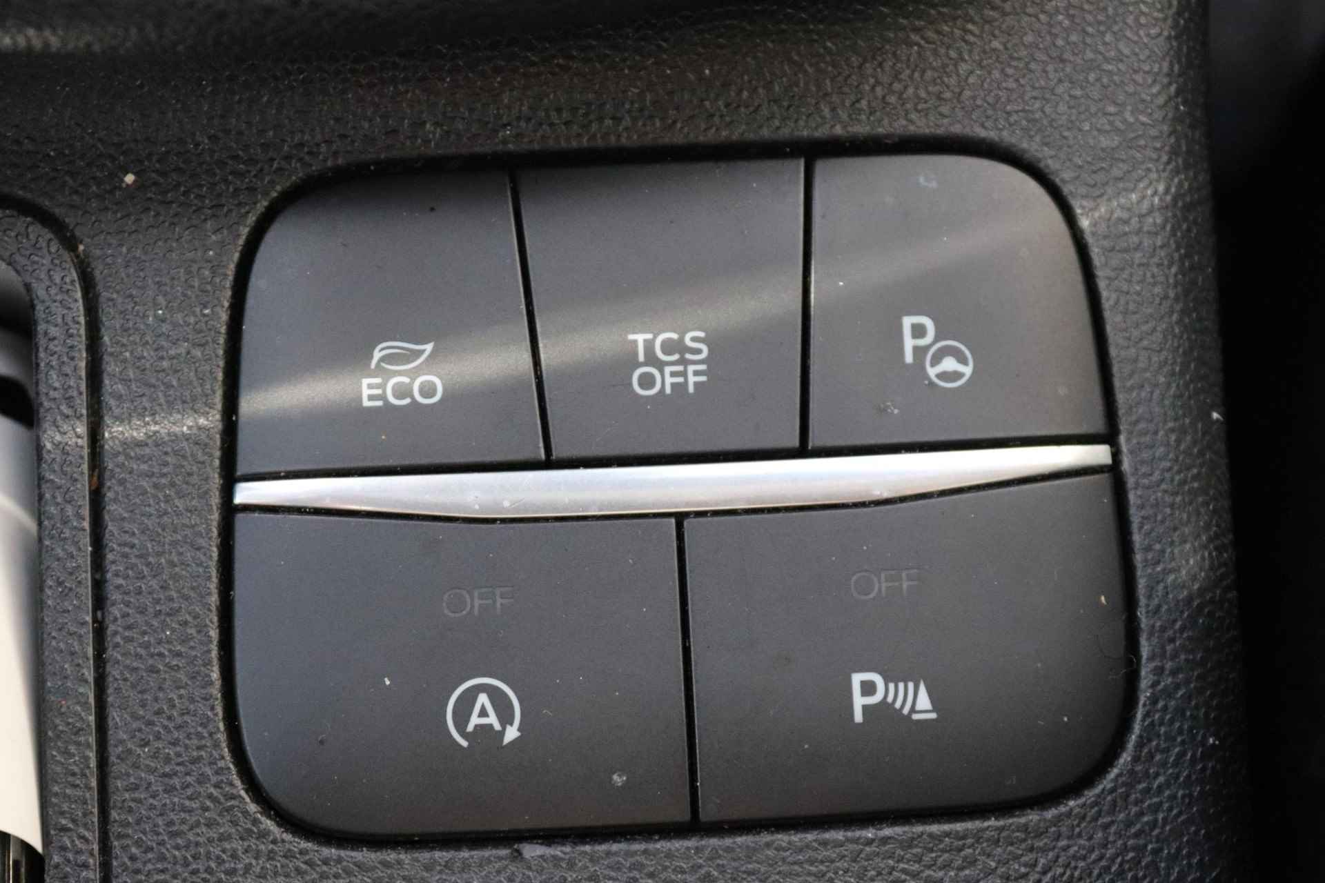 Ford Fiesta 1.0 EcoBoost 100 Titanium | 5-deurs | Navigatie | Apple Carplay | Climate Control | Panoramadak | Camera | Parkeersensoren | LMV 17" | - 28/32