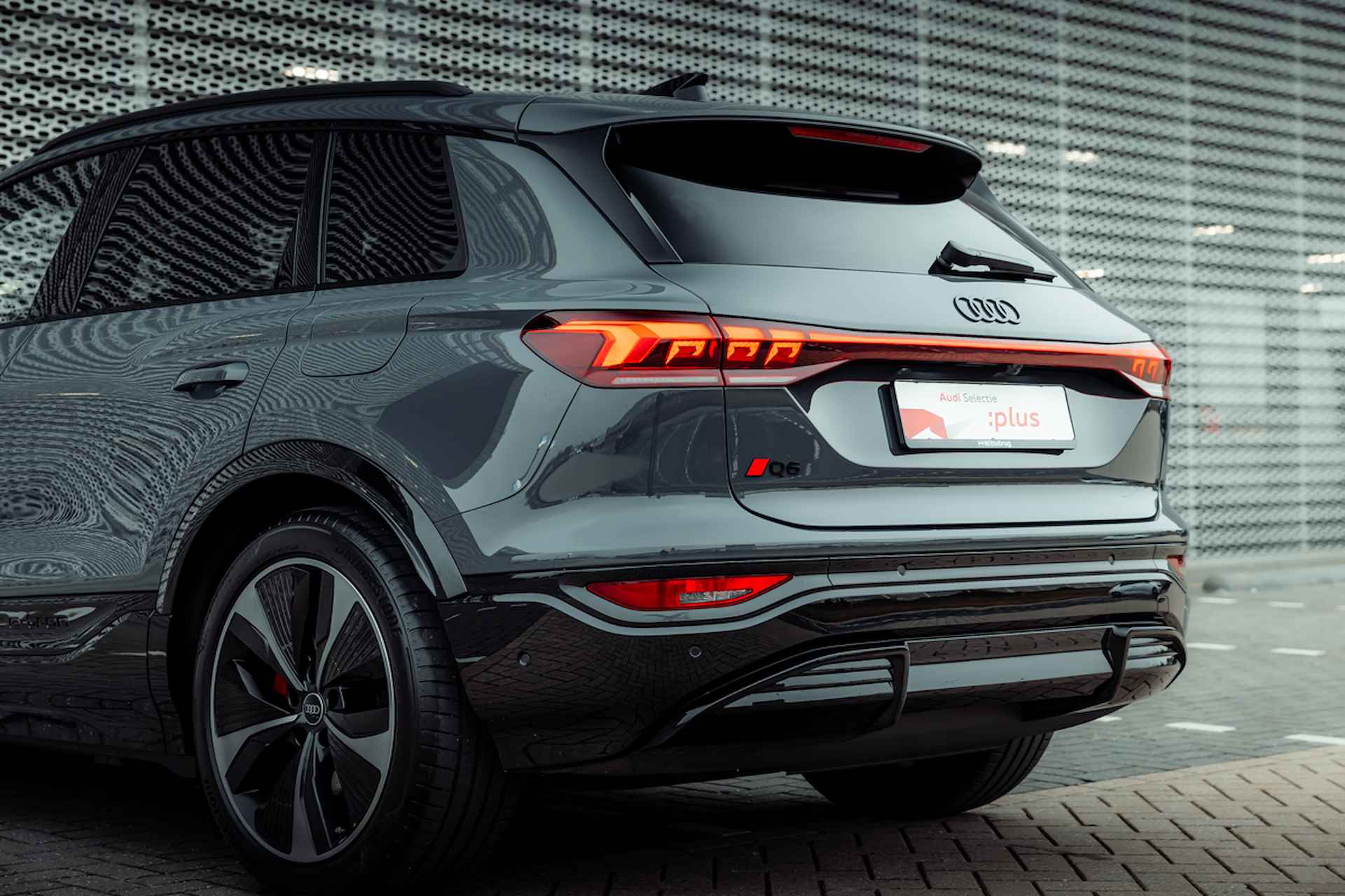 Audi Q6 e-tron S edition quattro 100 kWh | Luchtvering | Panoramadak | Tech Pro | Sportstoel Plus | Memory | B&O | Head Up | Driving & Parking pakket - 14/36