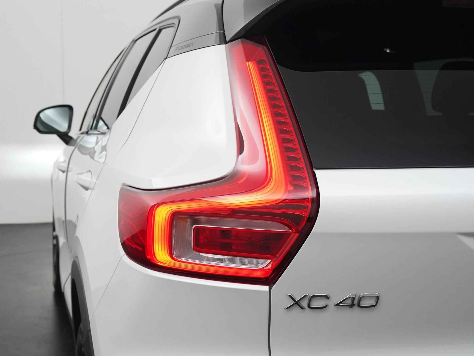 Volvo XC40 1.5 T5 Twin Engine R-Design | Panoramadak | Trekhaak | Zondag Open! - 22/40