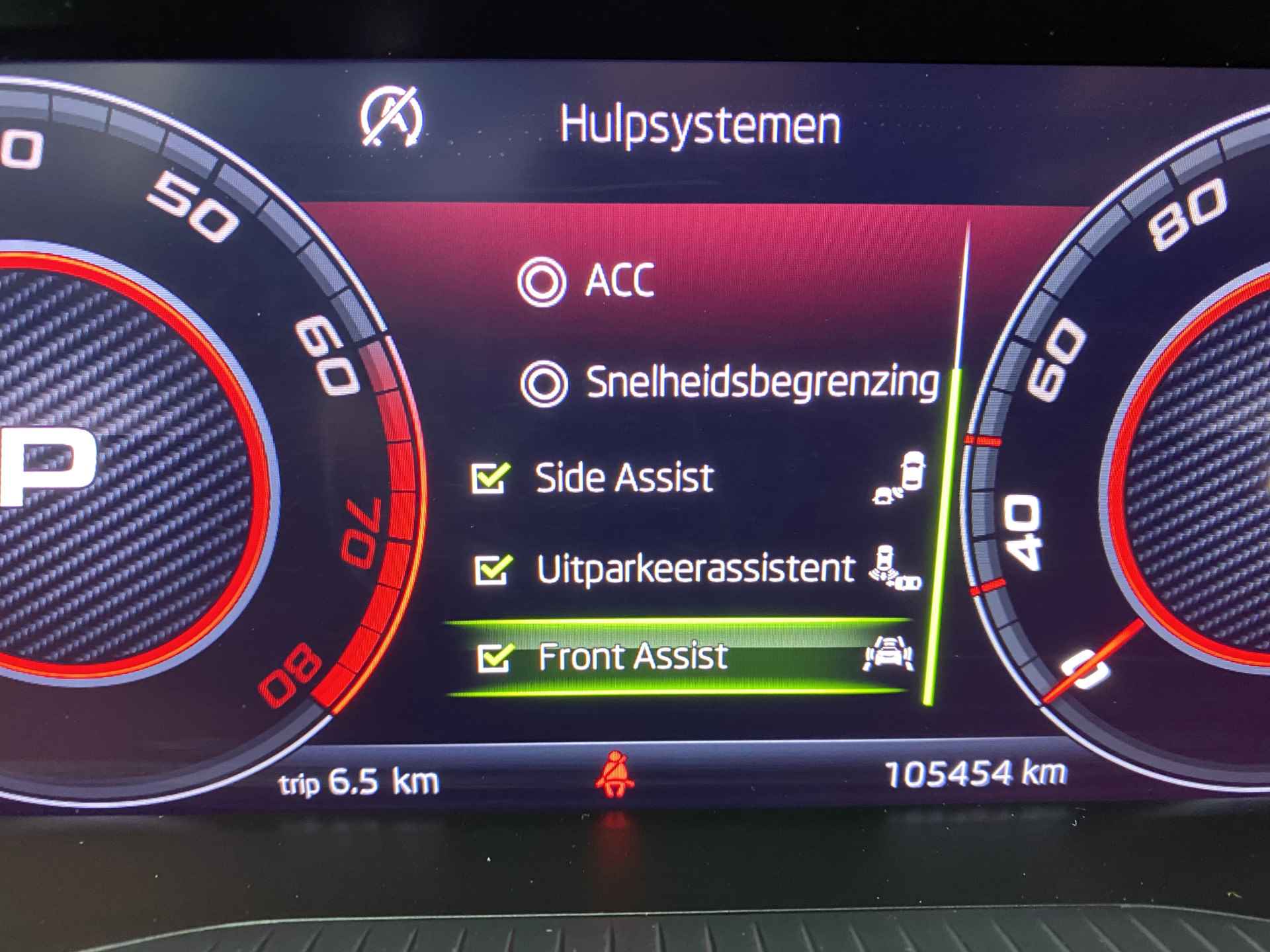 Škoda Karoq 1.5 TSI ACT Sportline Business / AUTOMAAT/ TREKHAAK/ CANTON AUDIO/ DIGITAL DASH/ KEYLESS/ DAB/ NAVI/ SMARTLINK/ CLIMA/ STOELVERWARMING/ CAMERA + SENSOREN/ ACC - 25/50