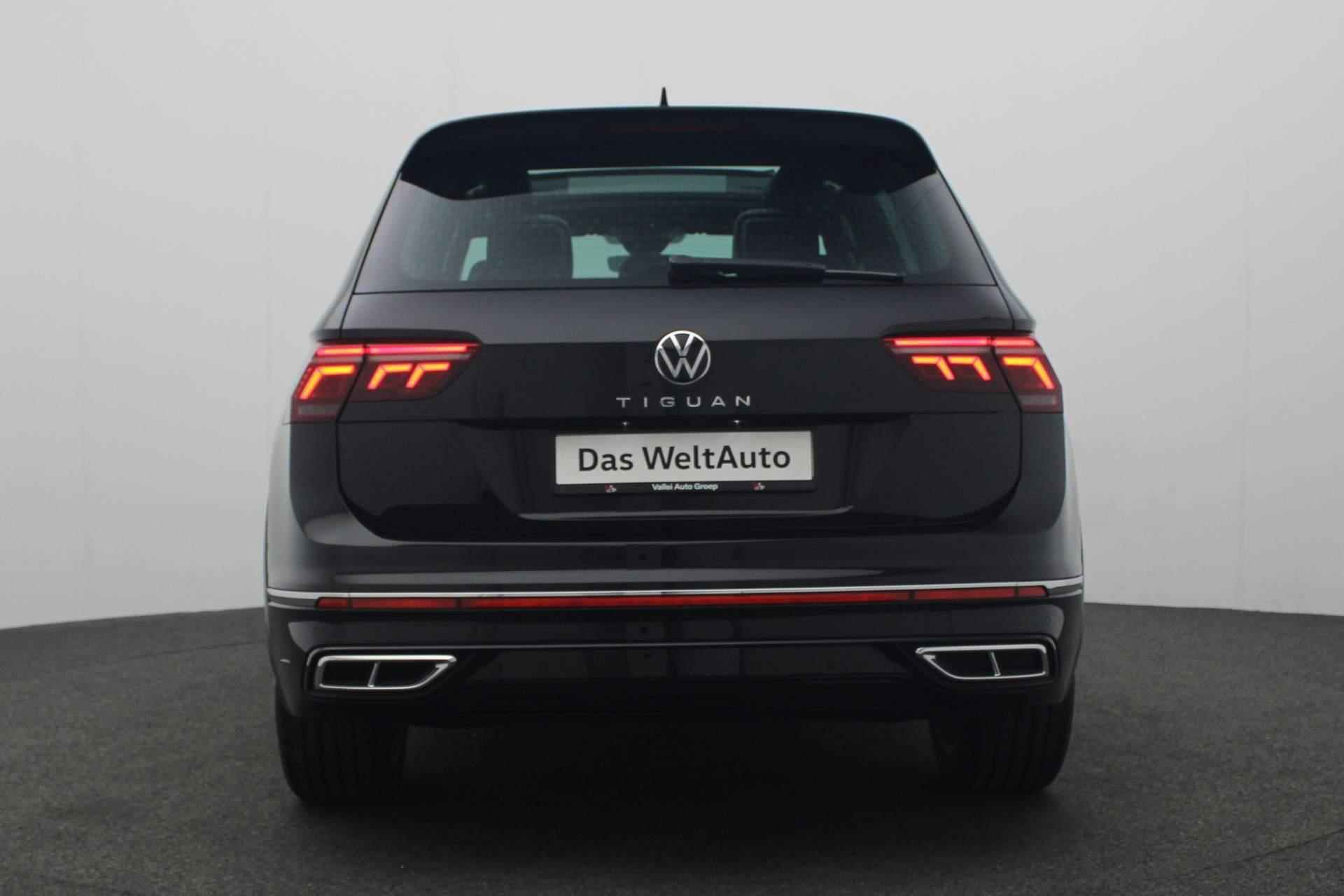 Volkswagen Tiguan 1.5 TSI 150PK DSG R-Line | Pano | Trekhaak | IQ Light | Camera | 19 inch - 19/45