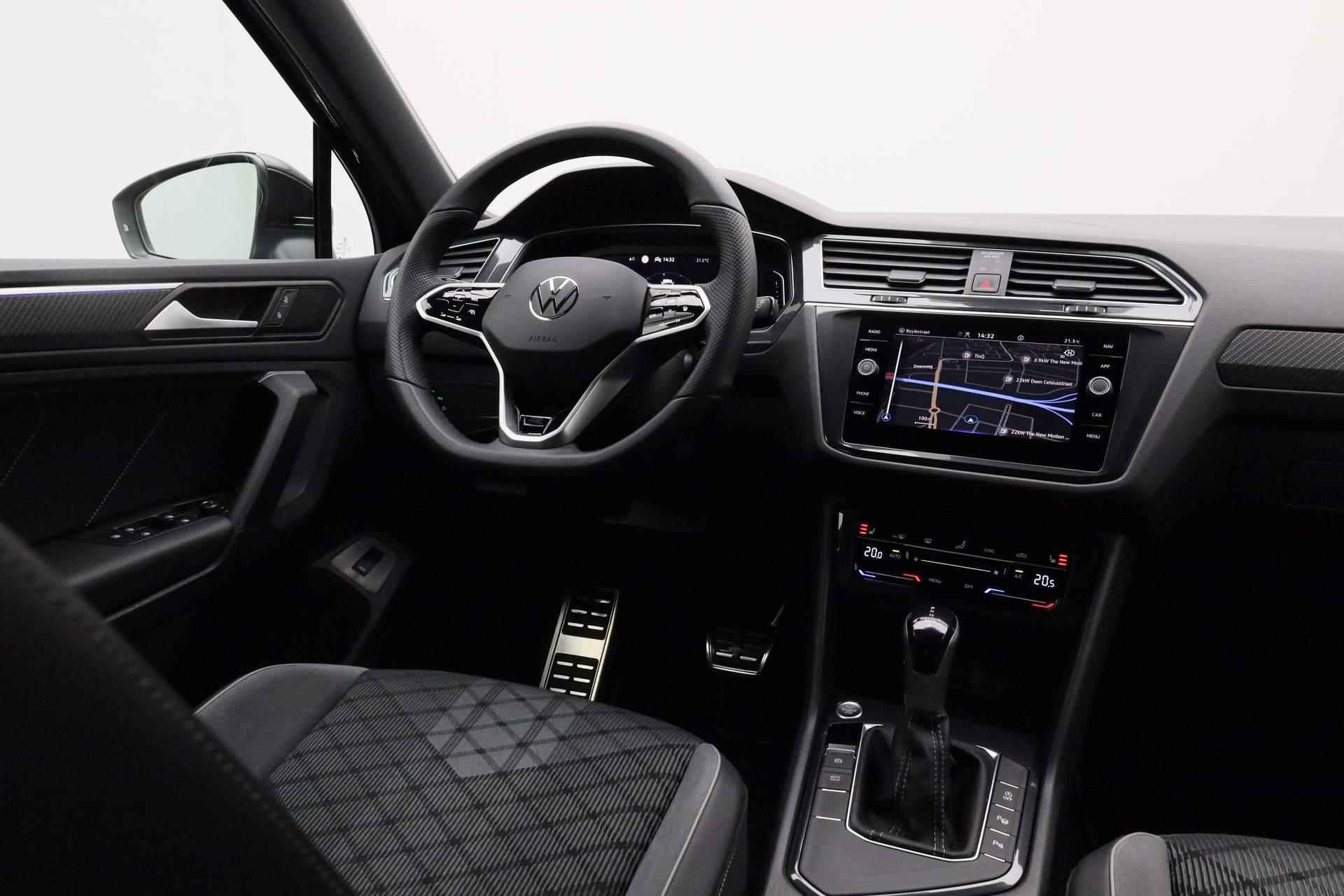 Volkswagen Tiguan 1.5 TSI 150PK DSG R-Line | Pano | Trekhaak | IQ Light | Camera | 19 inch - 28/45