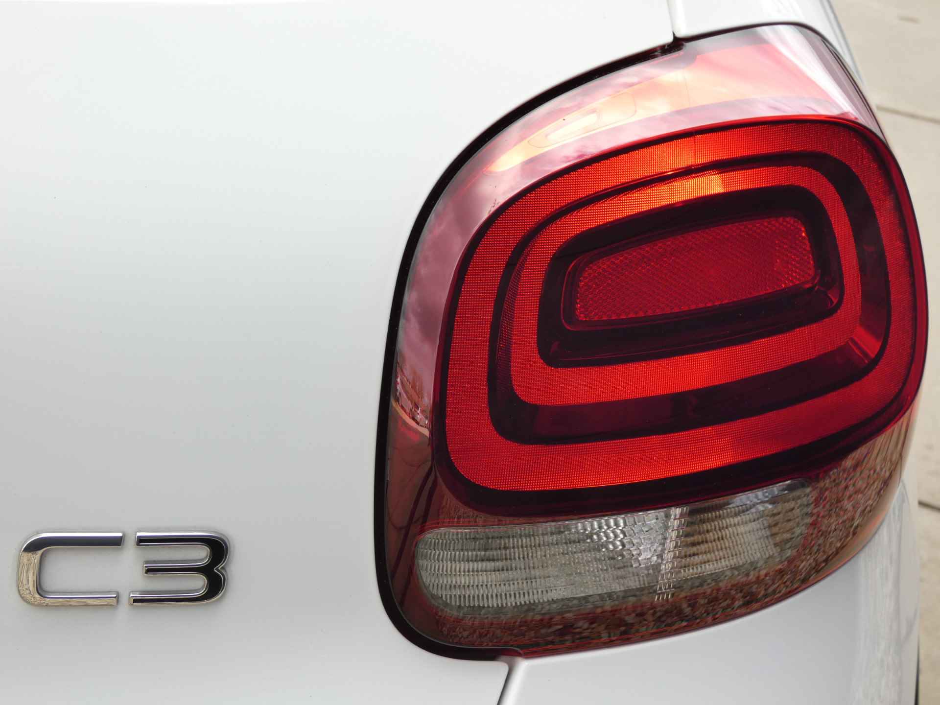 Citroën C3 1.2 PureTech S&S Shine Navigatie | Climate Control | Stoelverwarming - 12/47