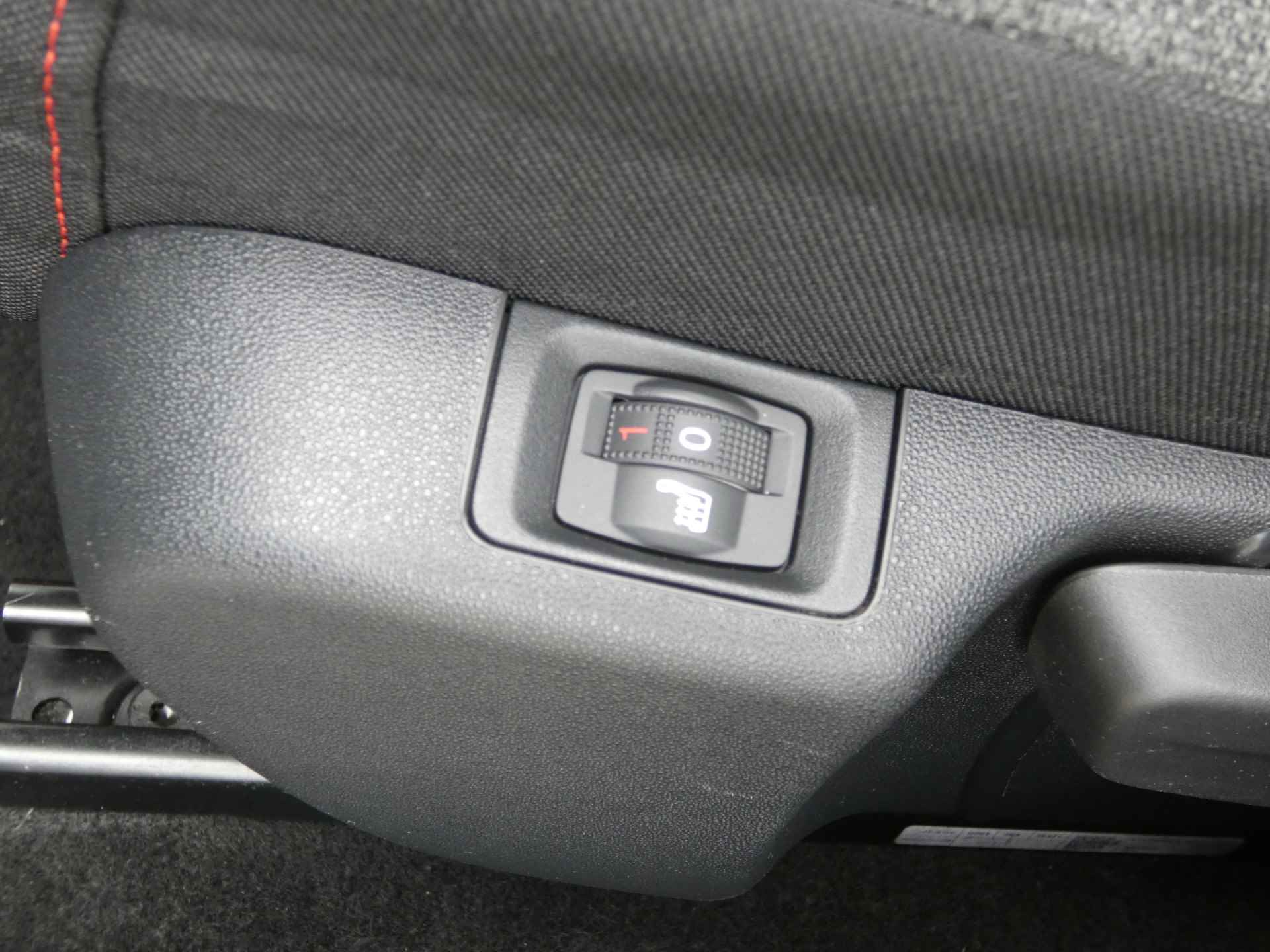 Citroën C3 1.2 PureTech S&S Shine Navigatie | Climate Control | Stoelverwarming - 27/47