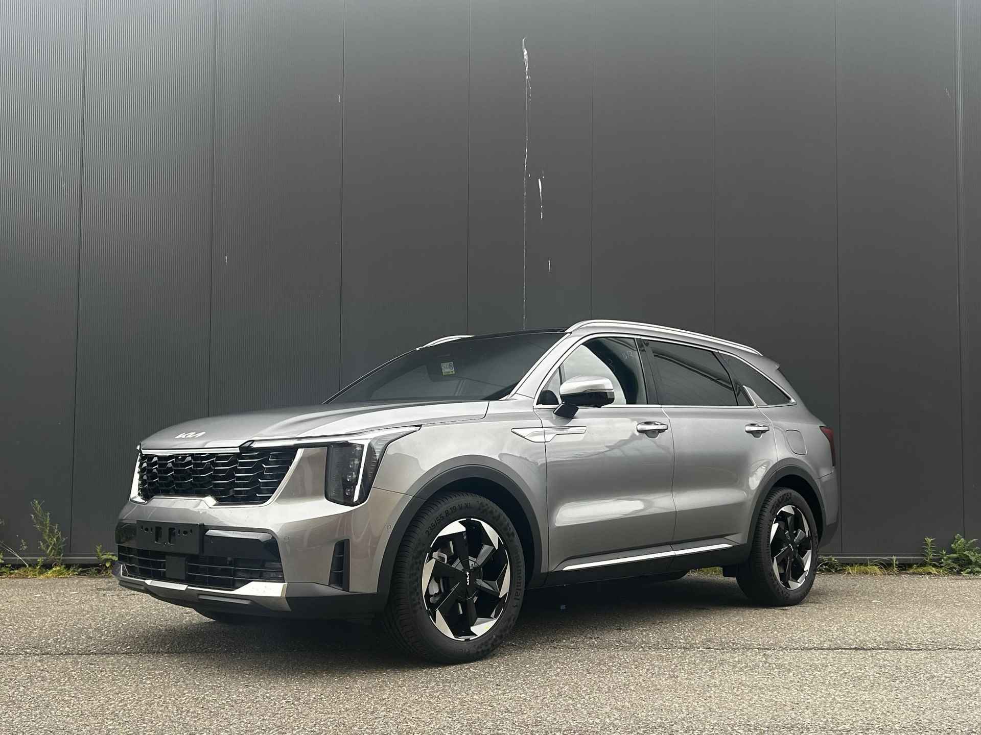 Kia Sorento 1.6 T-GDi Plug-in Hybrid 4WD DynamicLine 7p. NIEUW TE BESTELLEN FACELIFT MODEL | Smart key met start-/stopknop | Stoelverwarming vόόr en stuurwielverwarming | Parkeersensoren, voor- en achterzijde - 2/25