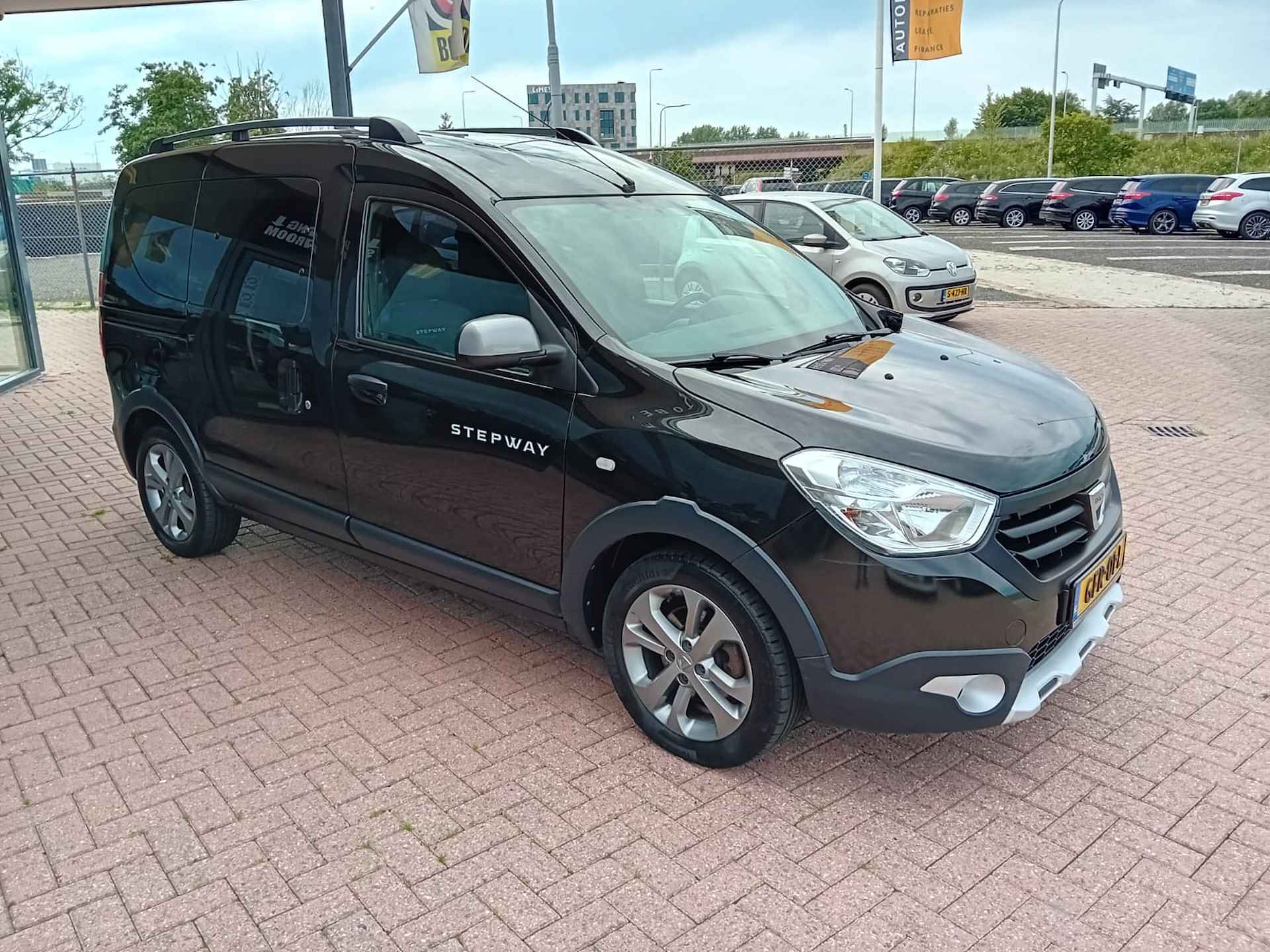 Dacia Dokker 1.2 TCe Stepway S&S 10th Anniversary, Airco, Multimedia systeem, Navigatie, Bluetooth, Cruise control, Elektrische ramen en spie Lichtmetalen velgen, BOVAG - 4/24