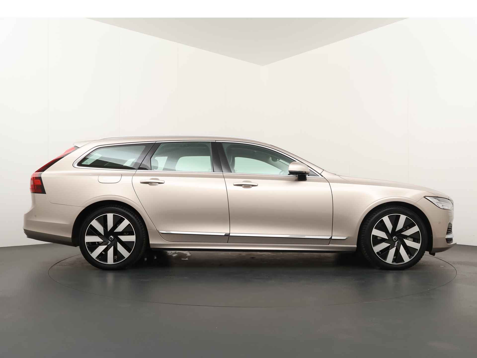 Volvo V90 T6 Recharge AWD Ultimate Bright | Luchtvering | Bowers&Wilkins | Trekhaak | Massage | Geventileerde Voorstoelen | Head-Up Displa - 14/41