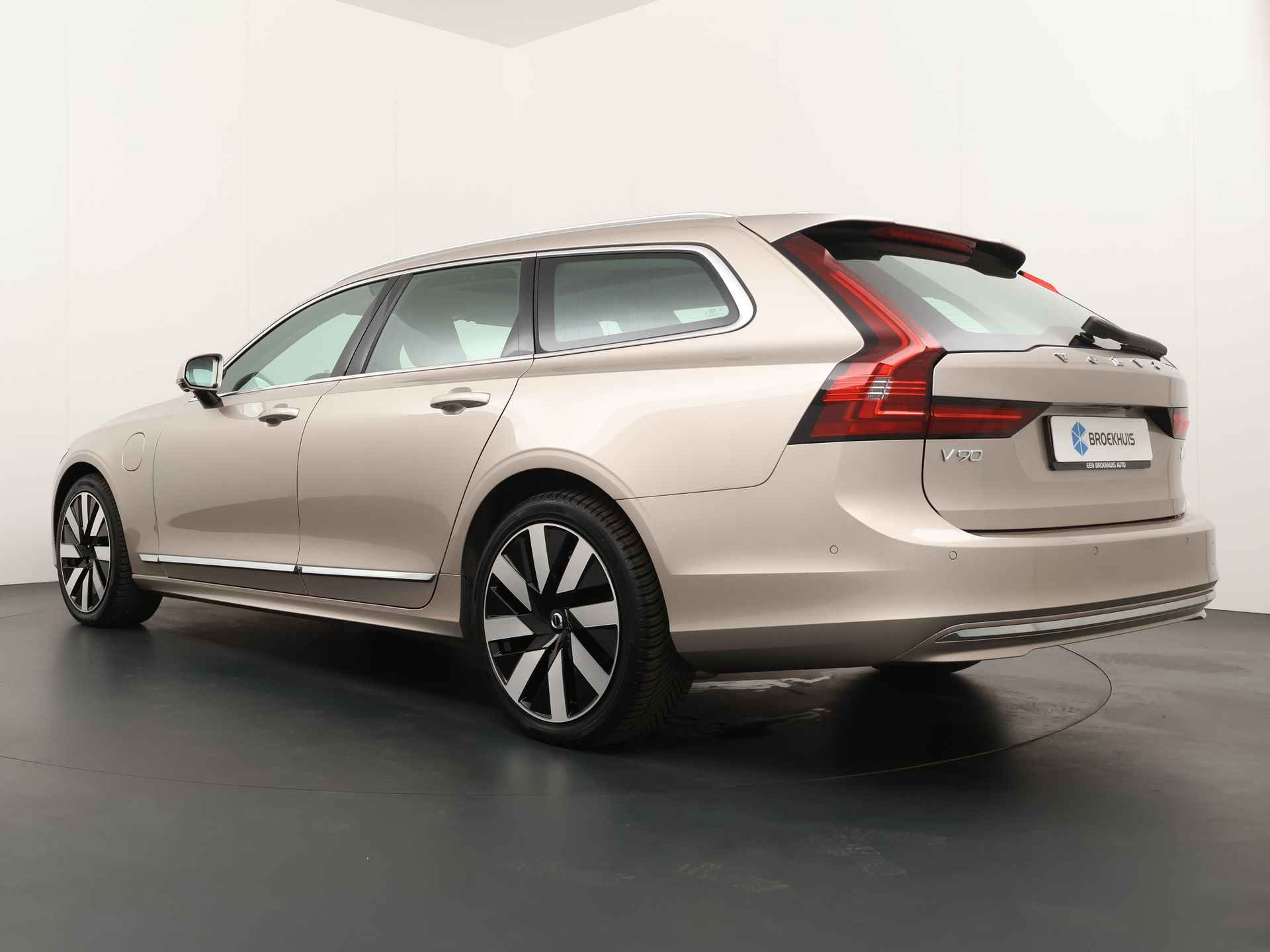 Volvo V90 T6 Recharge AWD Ultimate Bright | Luchtvering | Bowers&Wilkins | Trekhaak | Massage | Geventileerde Voorstoelen | Head-Up Displa - 15/41