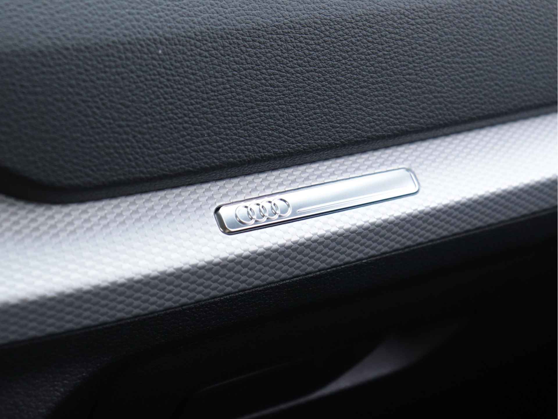 Audi Q2 30 TFSI Advanced edition 110pk | Matrix LED | Keyless | Camera | ACC | Stoelverwarming | Navigatie interface | - 35/54