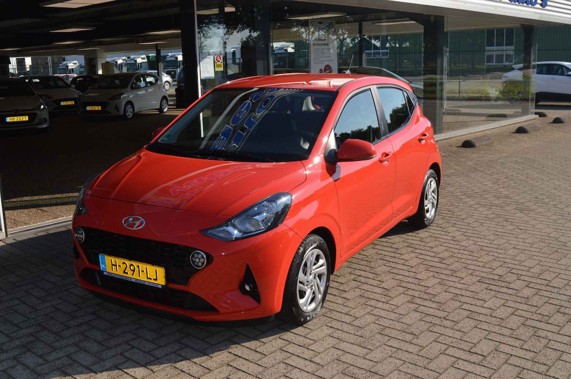 Hyundai i10 1.0i Comfort Carplay Cruise NL-auto 1e. eig nw. model - 2/18