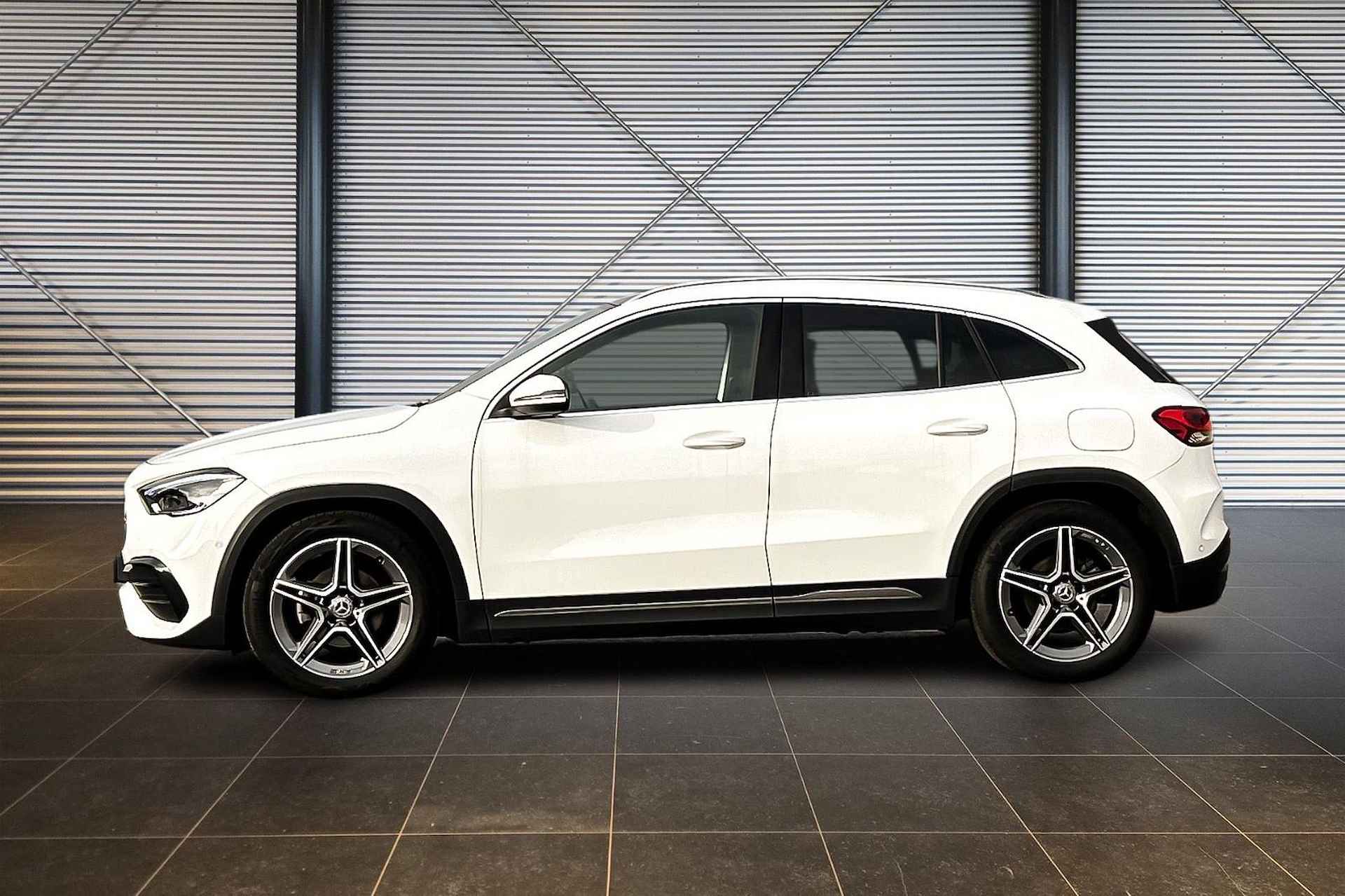 Mercedes-Benz GLA GLA 180 Automaat AMG Line | Panoramadak | Multibeam LED | Parkeerpakket met camera | Stoelverwarming | Spiegelpakket | 19'' Lichtmetalen Wielen - 5/6