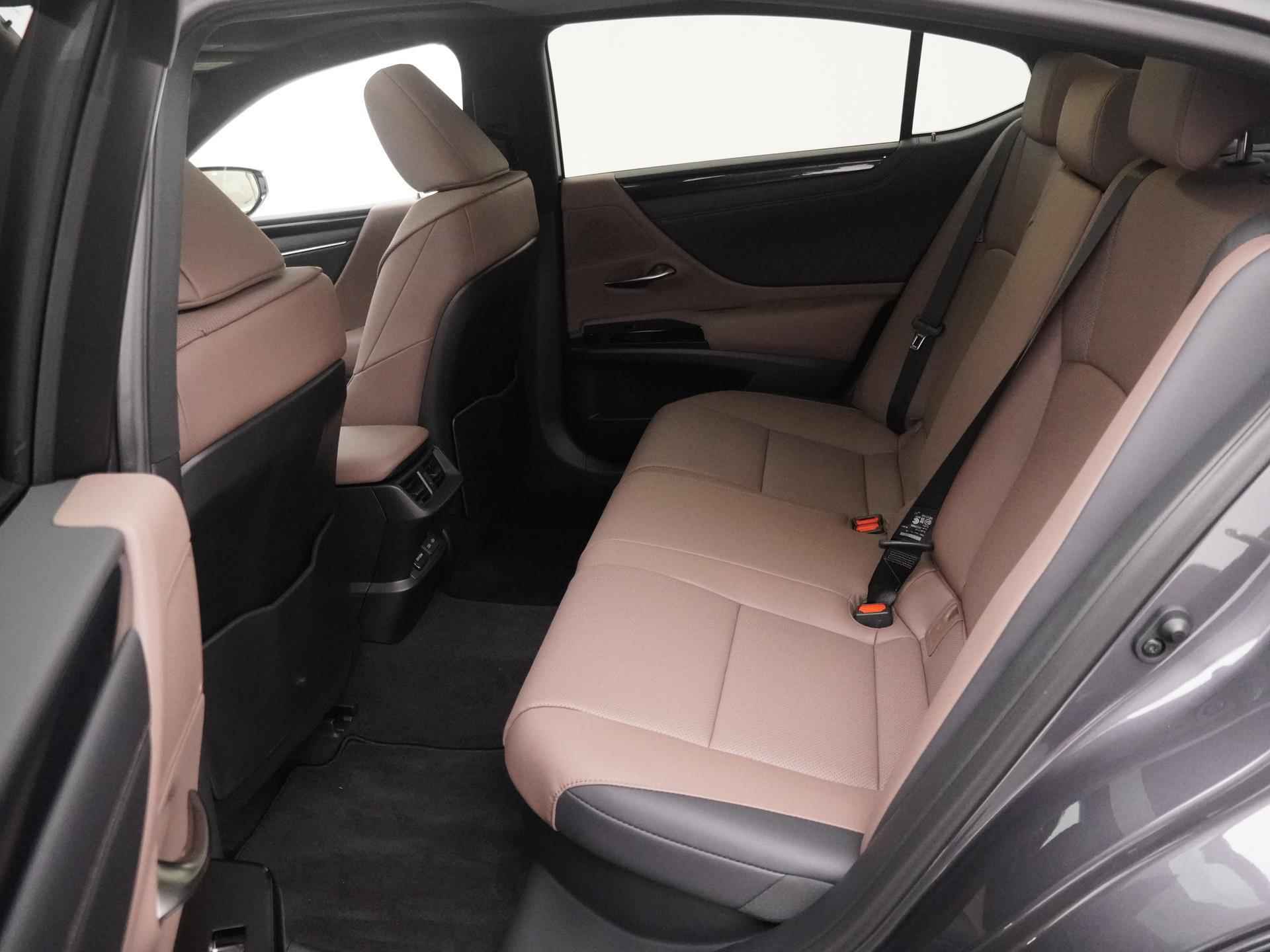 Lexus ES 300h Business Line | Stoel & stuurwielverwarming | Adaptive Cruise Control | Apple Carplay & Android Auto | - 10/28