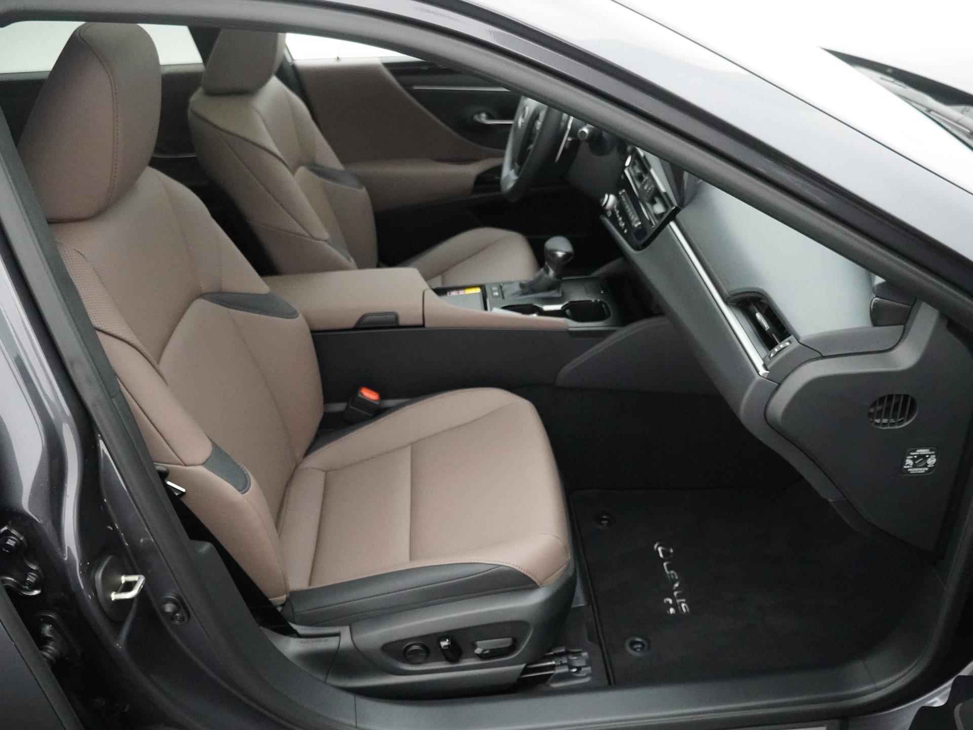 Lexus ES 300h Business Line | Stoel & stuurwielverwarming | Adaptive Cruise Control | Apple Carplay & Android Auto | - 14/28