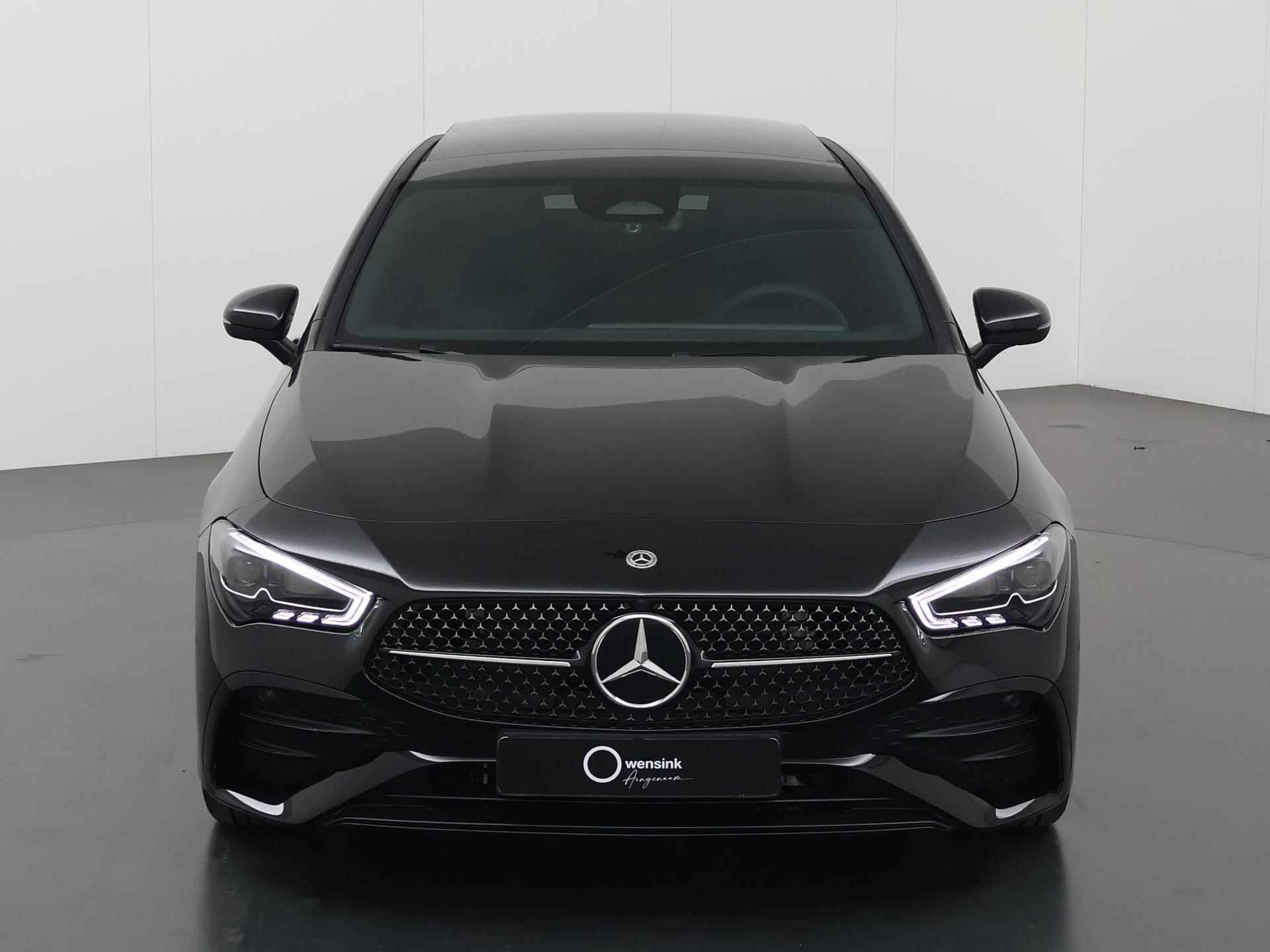 Mercedes-Benz CLA-klasse Coupe 180 AMG NIGHT Premium | Panorama-schuifdak | MultiBeam LED | Dodehoekassistent | Keyless Entry | Achteruitrijcamera | Sfeerverlichting | Stoelverwarming | DAB+ Radio | - 4/44