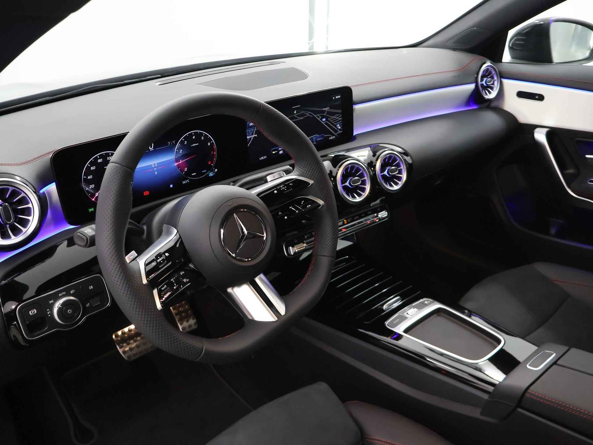 Mercedes-Benz CLA-klasse Coupe 180 AMG NIGHT Premium | Panorama-schuifdak | MultiBeam LED | Dodehoekassistent | Keyless Entry | Achteruitrijcamera | Sfeerverlichting | Stoelverwarming | DAB+ Radio | - 8/44