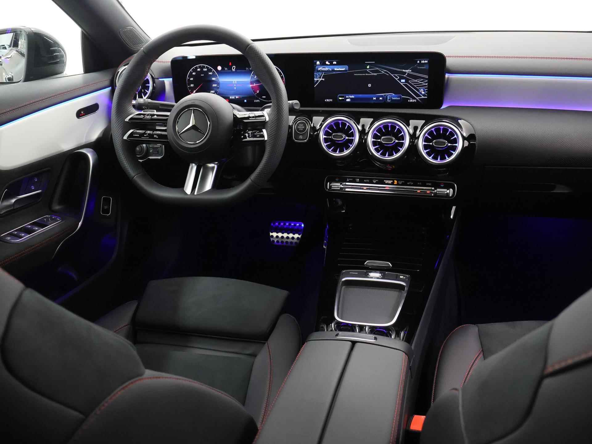 Mercedes-Benz CLA-klasse Coupe 180 AMG NIGHT Premium | Panorama-schuifdak | MultiBeam LED | Dodehoekassistent | Keyless Entry | Achteruitrijcamera | Sfeerverlichting | Stoelverwarming | DAB+ Radio | - 10/44