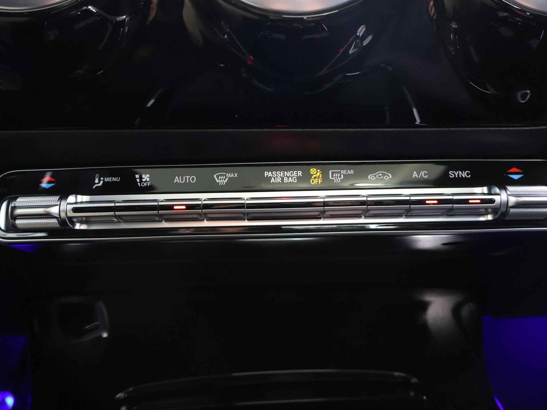 Mercedes-Benz CLA-klasse Coupe 180 AMG NIGHT Premium | Panorama-schuifdak | MultiBeam LED | Dodehoekassistent | Keyless Entry | Achteruitrijcamera | Sfeerverlichting | Stoelverwarming | DAB+ Radio | - 26/44