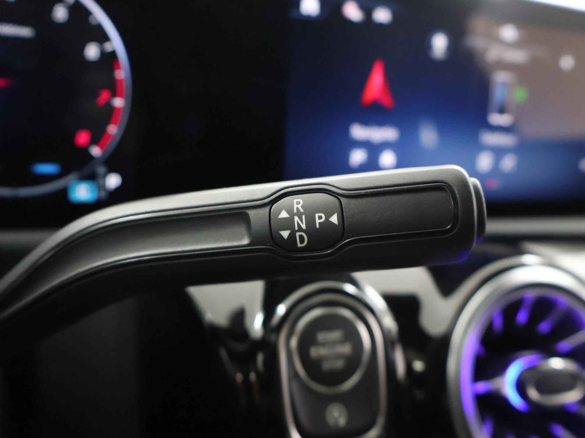 Mercedes-Benz CLA-klasse Coupe 180 AMG NIGHT Premium | Panorama-schuifdak | MultiBeam LED | Dodehoekassistent | Keyless Entry | Achteruitrijcamera | Sfeerverlichting | Stoelverwarming | DAB+ Radio | - 28/44
