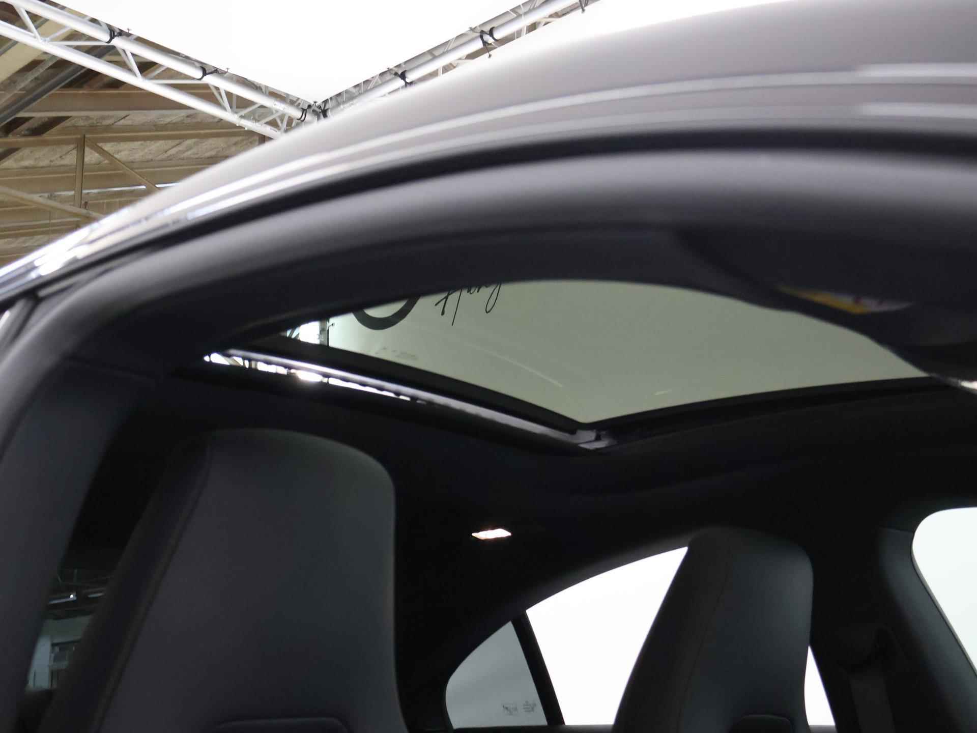 Mercedes-Benz CLA-klasse Coupe 180 AMG NIGHT Premium | Panorama-schuifdak | MultiBeam LED | Dodehoekassistent | Keyless Entry | Achteruitrijcamera | Sfeerverlichting | Stoelverwarming | DAB+ Radio | - 30/44