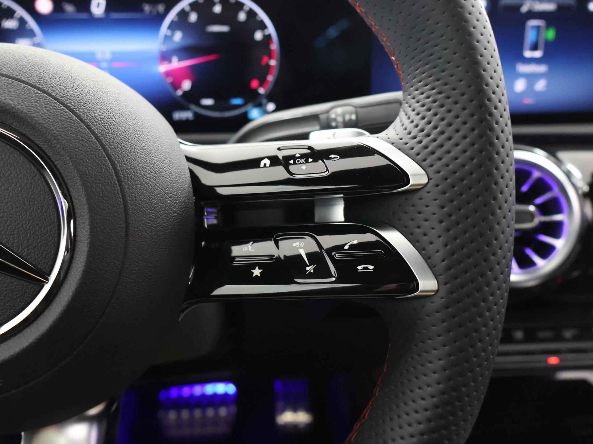 Mercedes-Benz CLA-klasse Coupe 180 AMG NIGHT Premium | Panorama-schuifdak | MultiBeam LED | Dodehoekassistent | Keyless Entry | Achteruitrijcamera | Sfeerverlichting | Stoelverwarming | DAB+ Radio | - 31/44