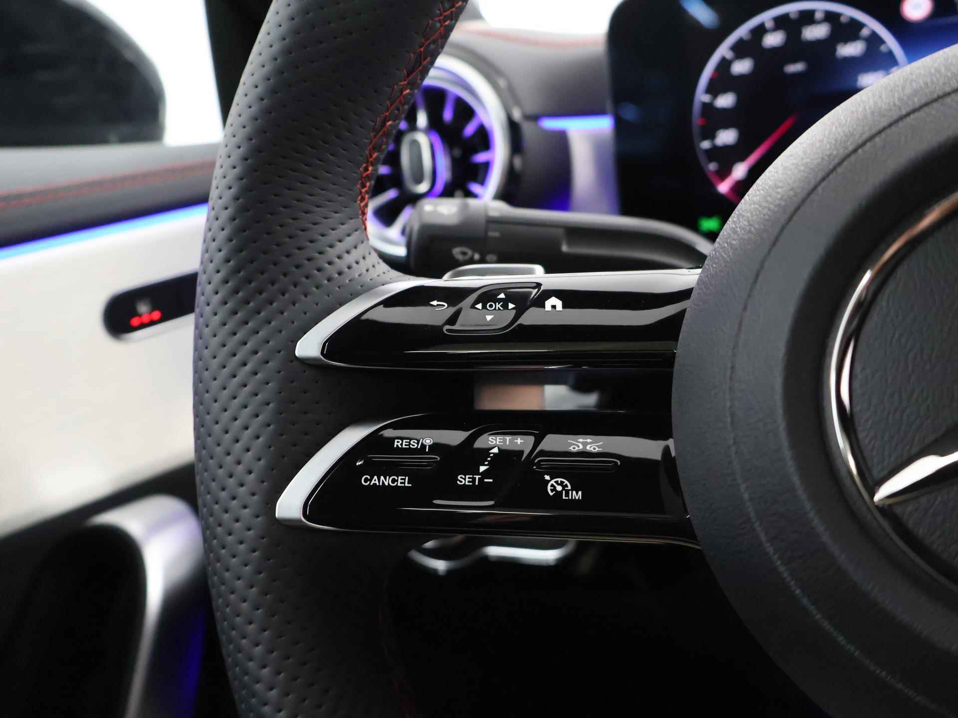 Mercedes-Benz CLA-klasse Coupe 180 AMG NIGHT Premium | Panorama-schuifdak | MultiBeam LED | Dodehoekassistent | Keyless Entry | Achteruitrijcamera | Sfeerverlichting | Stoelverwarming | DAB+ Radio | - 33/44