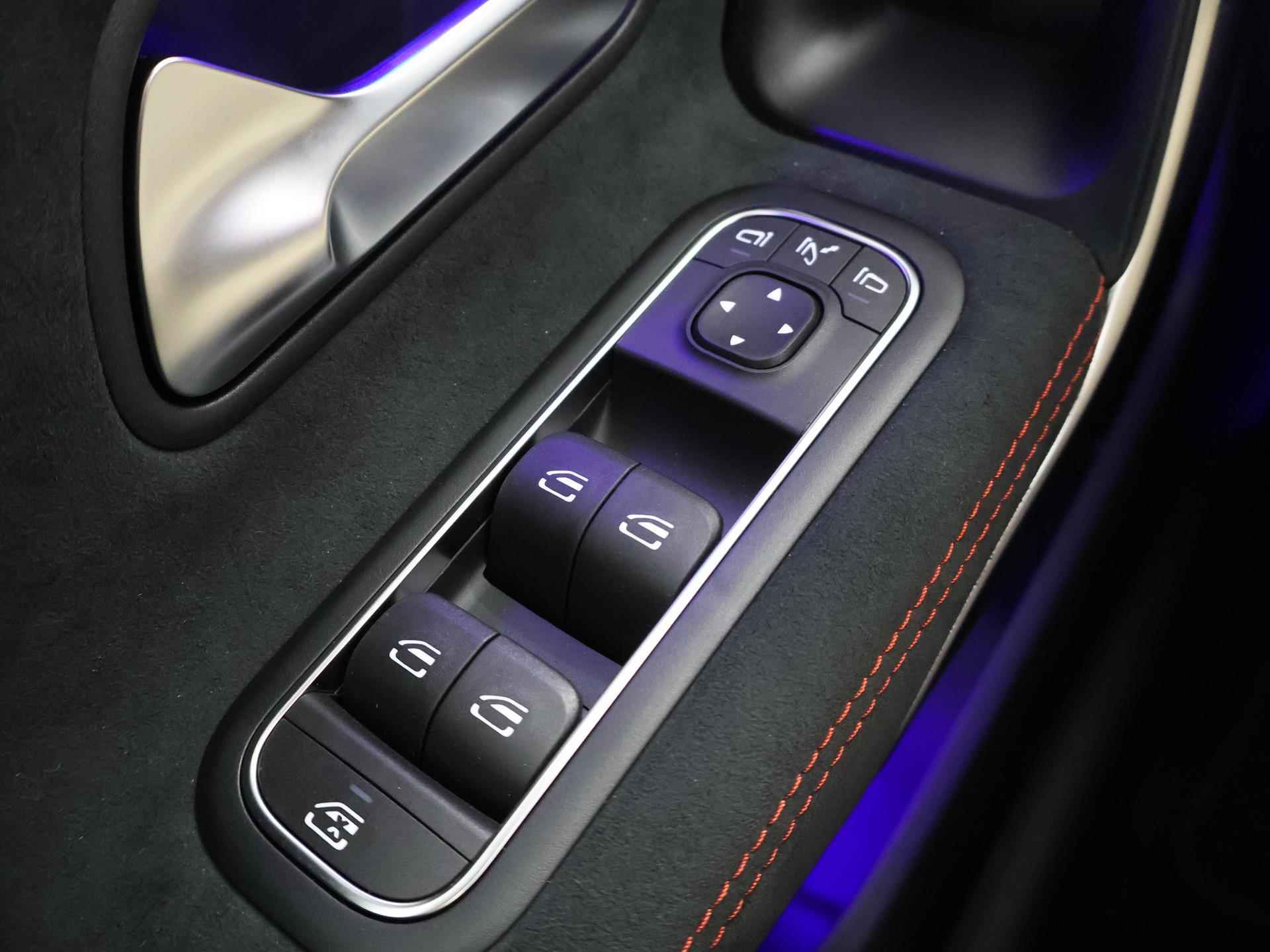 Mercedes-Benz CLA-klasse Coupe 180 AMG NIGHT Premium | Panorama-schuifdak | MultiBeam LED | Dodehoekassistent | Keyless Entry | Achteruitrijcamera | Sfeerverlichting | Stoelverwarming | DAB+ Radio | - 37/44