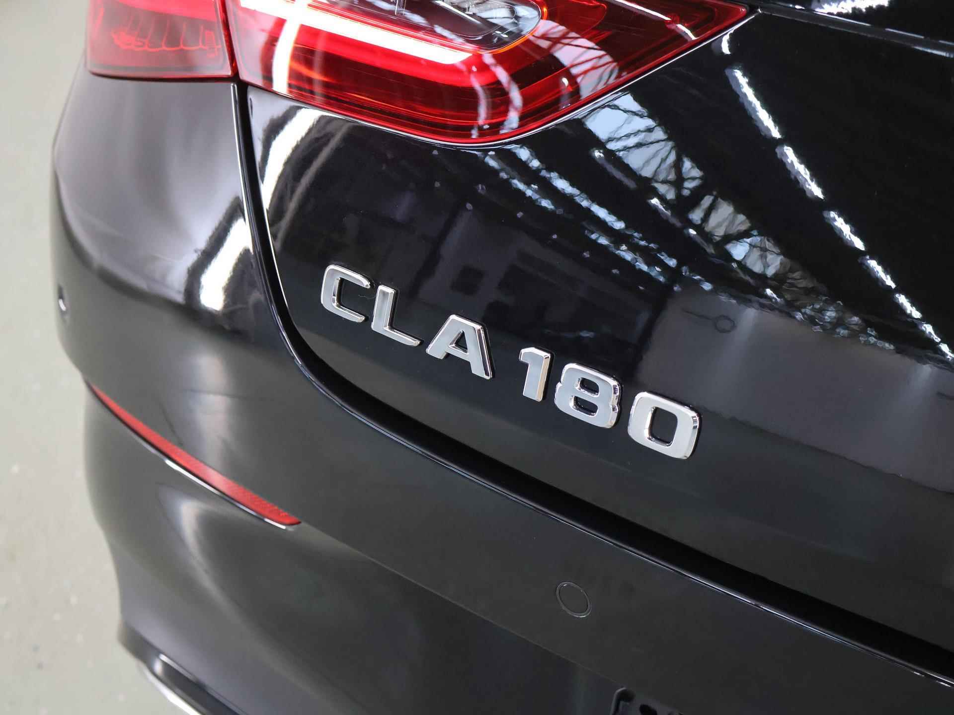 Mercedes-Benz CLA-klasse Coupe 180 AMG NIGHT Premium | Panorama-schuifdak | MultiBeam LED | Dodehoekassistent | Keyless Entry | Achteruitrijcamera | Sfeerverlichting | Stoelverwarming | DAB+ Radio | - 41/44