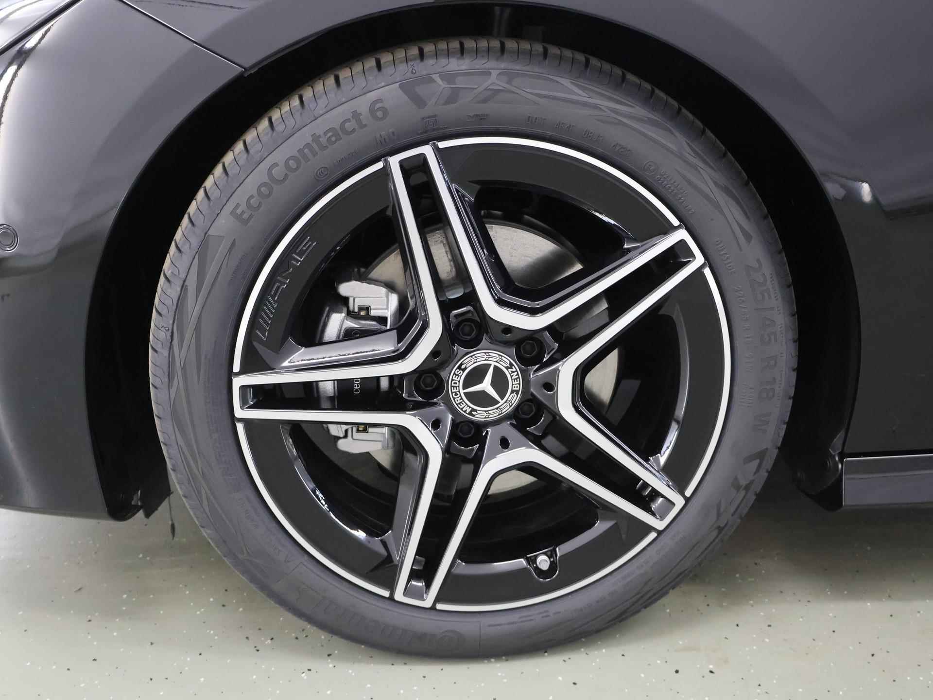 Mercedes-Benz CLA-klasse Coupe 180 AMG NIGHT Premium | Panorama-schuifdak | MultiBeam LED | Dodehoekassistent | Keyless Entry | Achteruitrijcamera | Sfeerverlichting | Stoelverwarming | DAB+ Radio | - 42/44