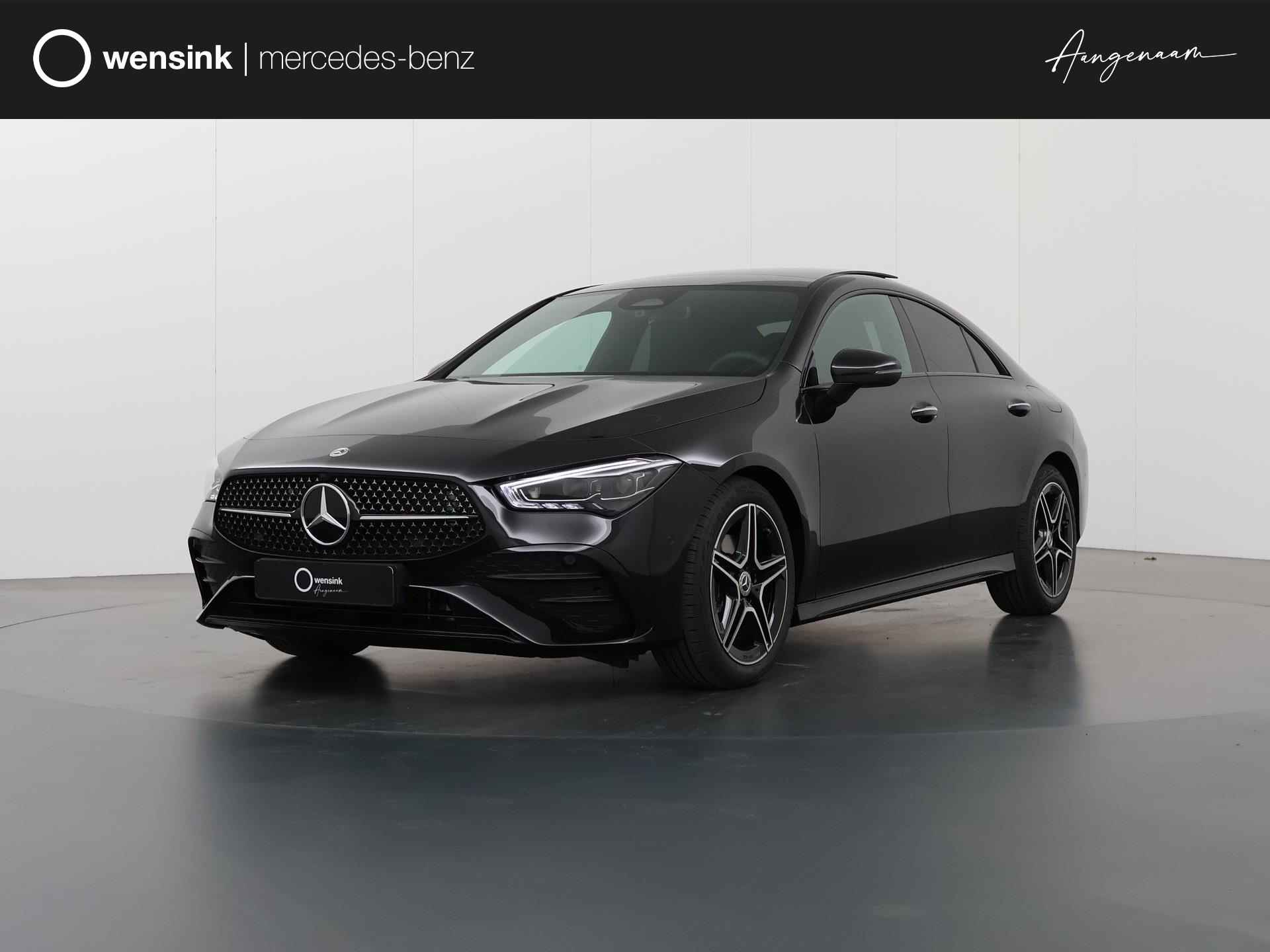 Mercedes-Benz CLA-klasse Coupe 180 AMG NIGHT Premium | Panorama-schuifdak | MultiBeam LED | Dodehoekassistent | Keyless Entry | Achteruitrijcamera | Sfeerverlichting | Stoelverwarming | DAB+ Radio | - 1/44