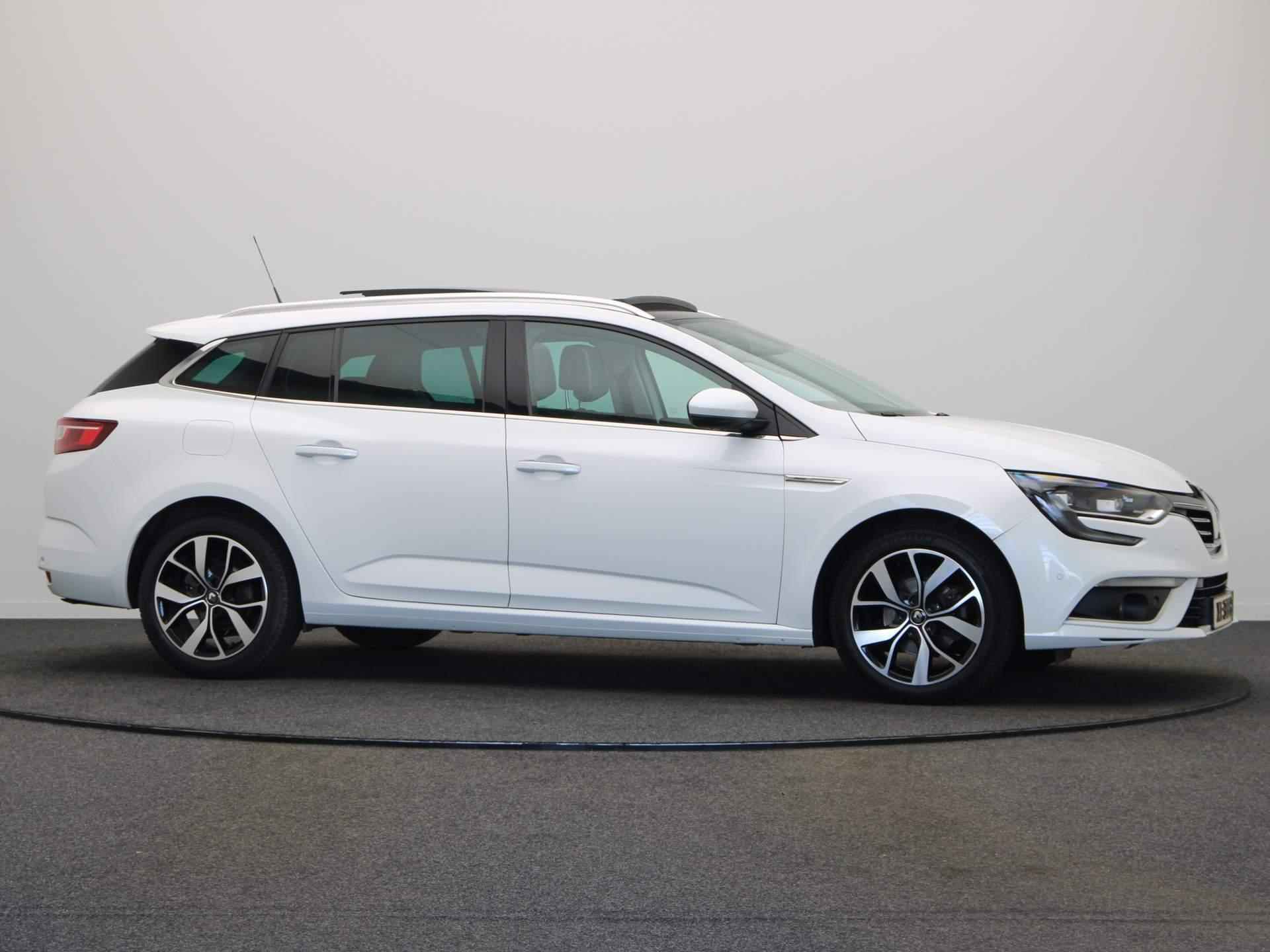 Renault Mégane Estate 140pk TCe Bose | Schuif/ kantel dak | Head Up Display | Slechts 55278km | 1700kg geremd | - 13/56