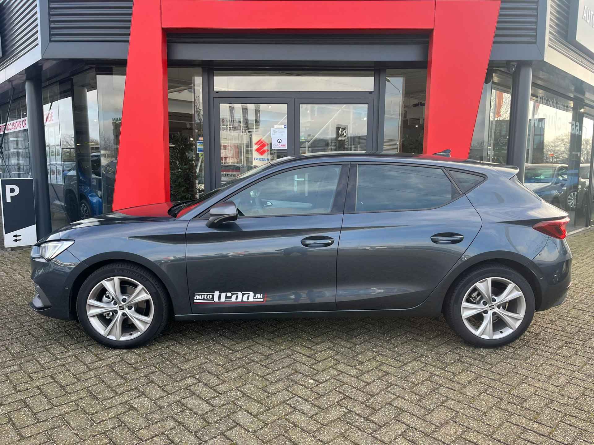 SEAT Leon 1.5 eTSI FR Business Intense / Navigatie / 17'' LMV / - 2/20