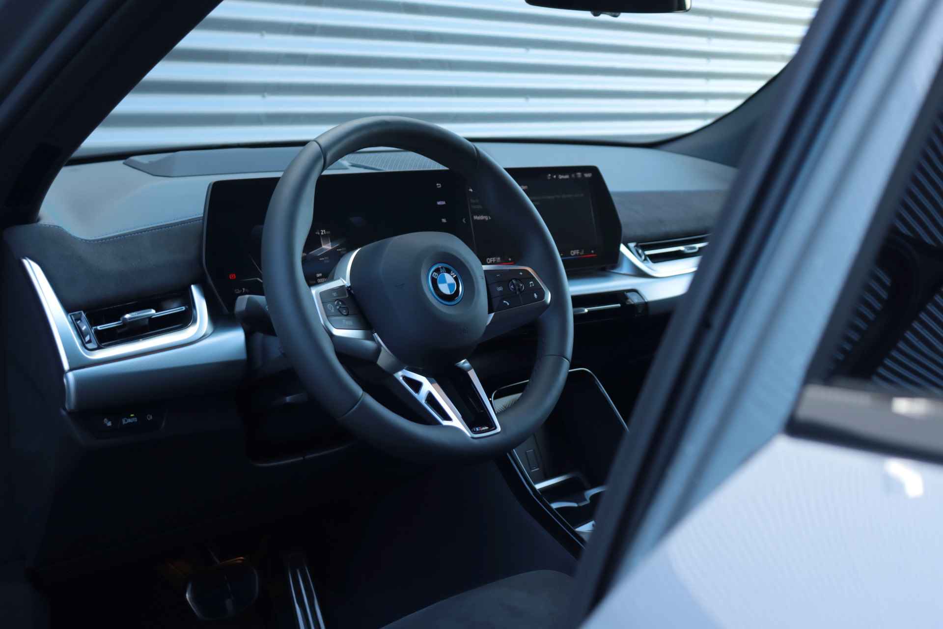 BMW iX2 xDrive30 | M Sportpakket | Innovation Pack - 16/37