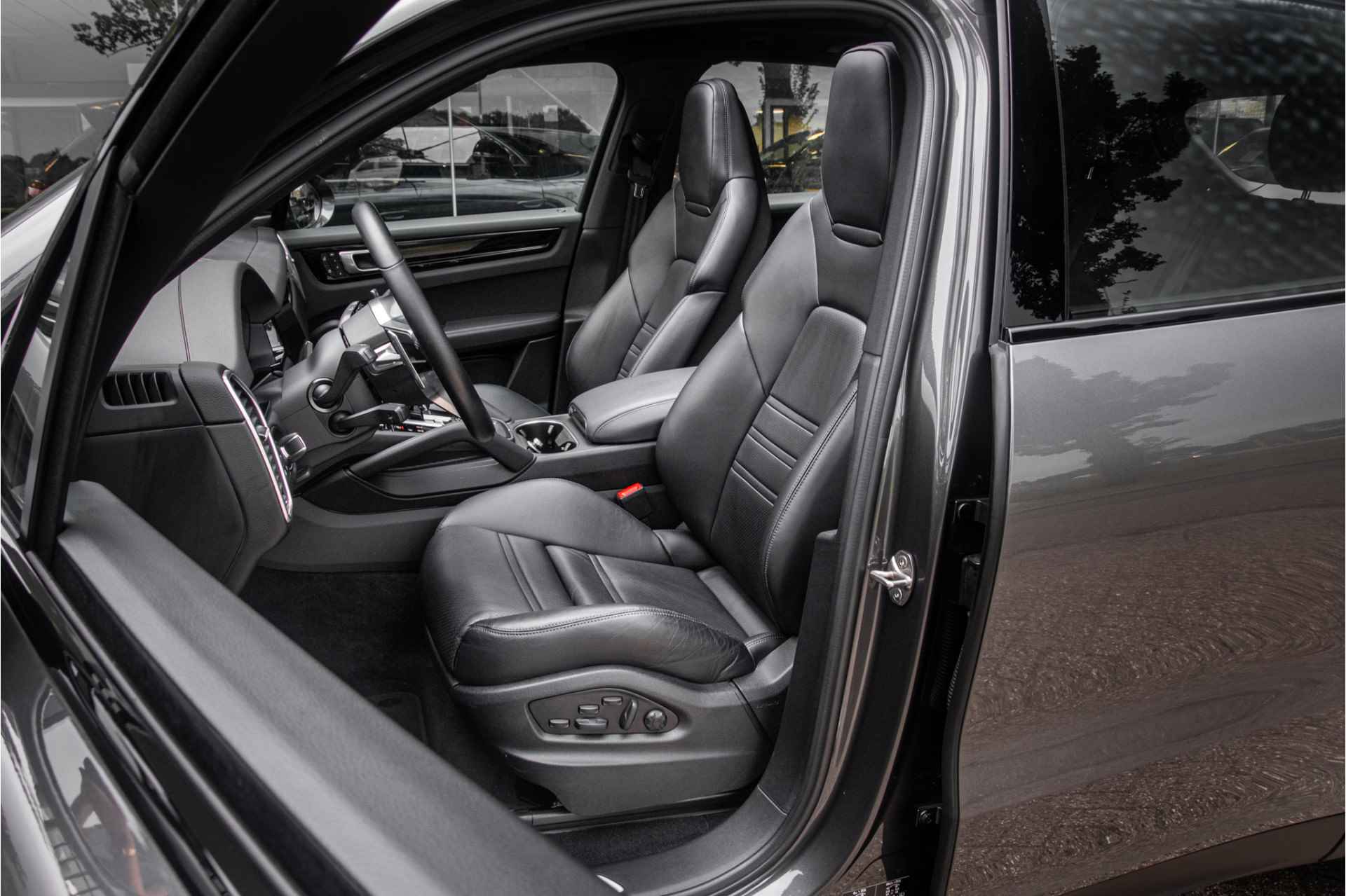 Porsche Cayenne 3.0 E-Hybrid Platinum Ed**Adapt Cruise**Luchtvering**18-weg stoelen MY22 - 4/76