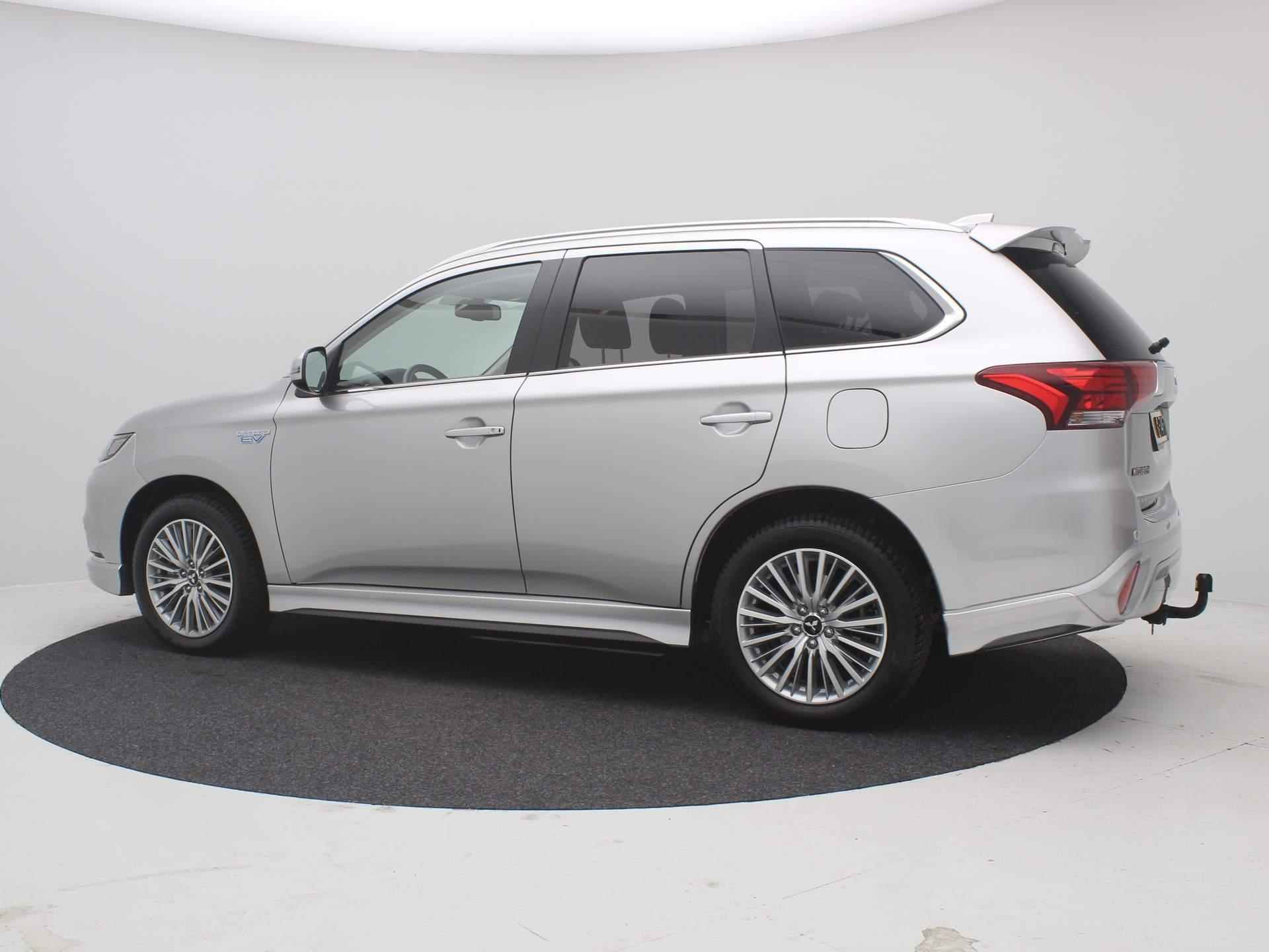 Mitsubishi Outlander 2.4 PHEV Intense S / Trekhaak / Navigatie / Applle CarPlay & Android Auto / 1500KG Trekgewicht /  Cruise Control / All season banden / Historie aanwezig / - 10/69