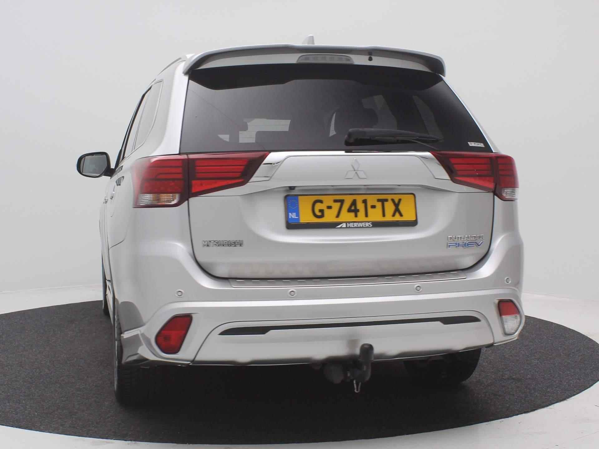 Mitsubishi Outlander 2.4 PHEV Intense S / Trekhaak / Navigatie / Applle CarPlay & Android Auto / 1500KG Trekgewicht /  Cruise Control / All season banden / Historie aanwezig / - 20/69